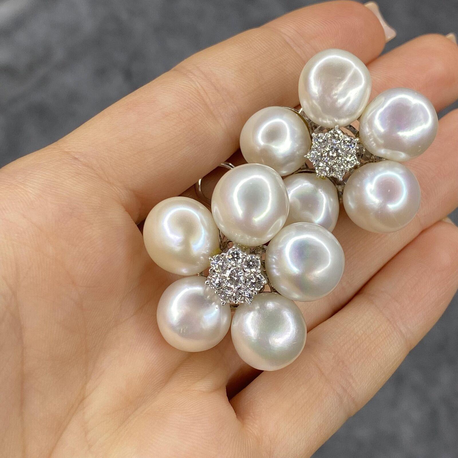Vintage Diamond & Pearl Flower Huggies Earrings in 18K White Gold
Specifications:

Metal: 18K (Au 70-75%)

Weight: 16.8 Gr

Main Stone: Diamonds 0.90CTW GH SI

Side stones: Pearls
 

