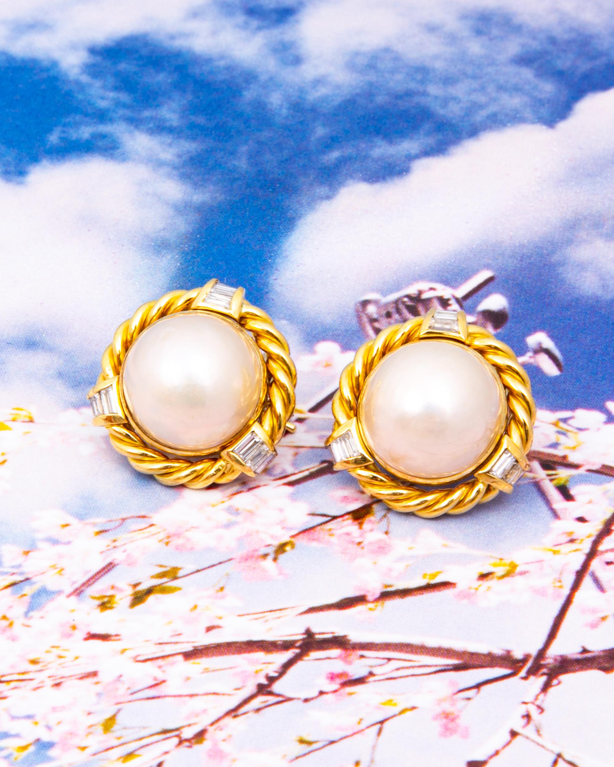 Verwechselbare Ohrringe aus 14 Karat Gold mit Diamanten, Perlen, Lapis und 14 Karat Gold Damen im Angebot
