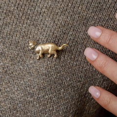 Vintage diamond peridot 18k yellow gold cat brooch