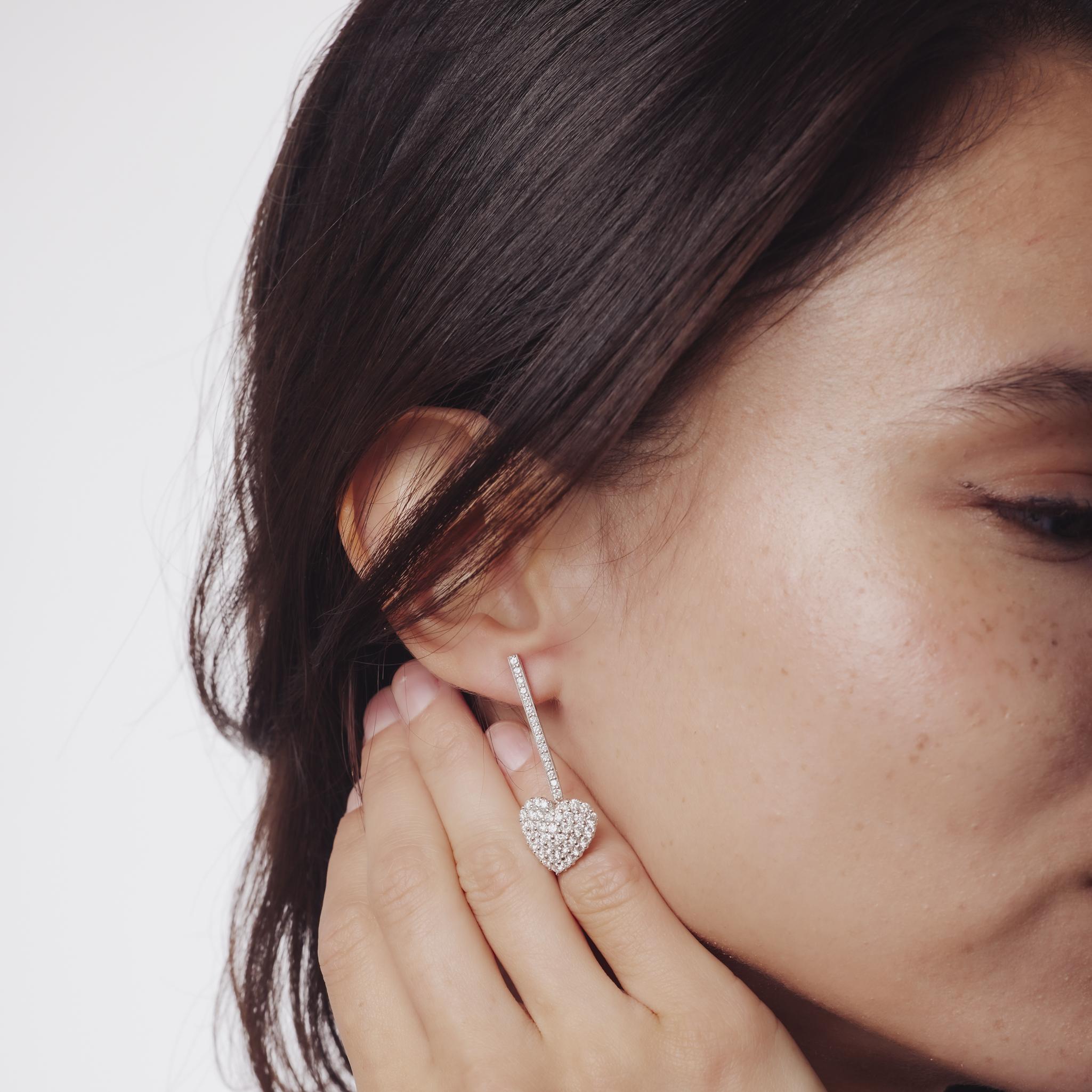 Donna Orecchini a goccia con diamante d'epoca in platino e oro bianco 14 carati in vendita