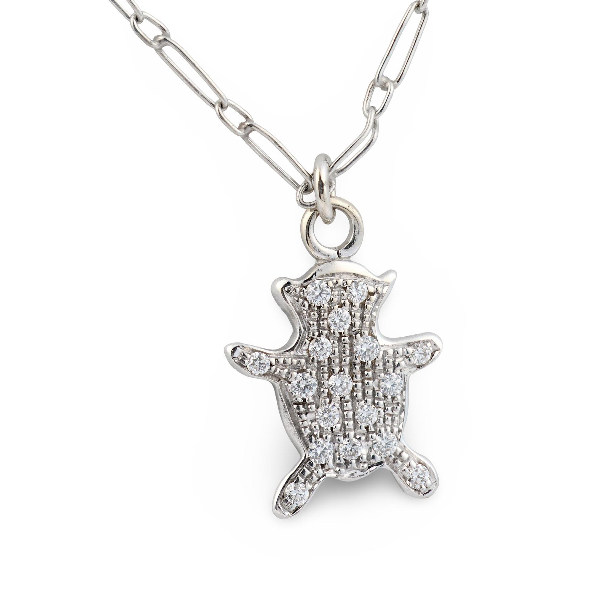 Contemporain Collier vintage en diamant et platine avec breloque ours et trombone en vente