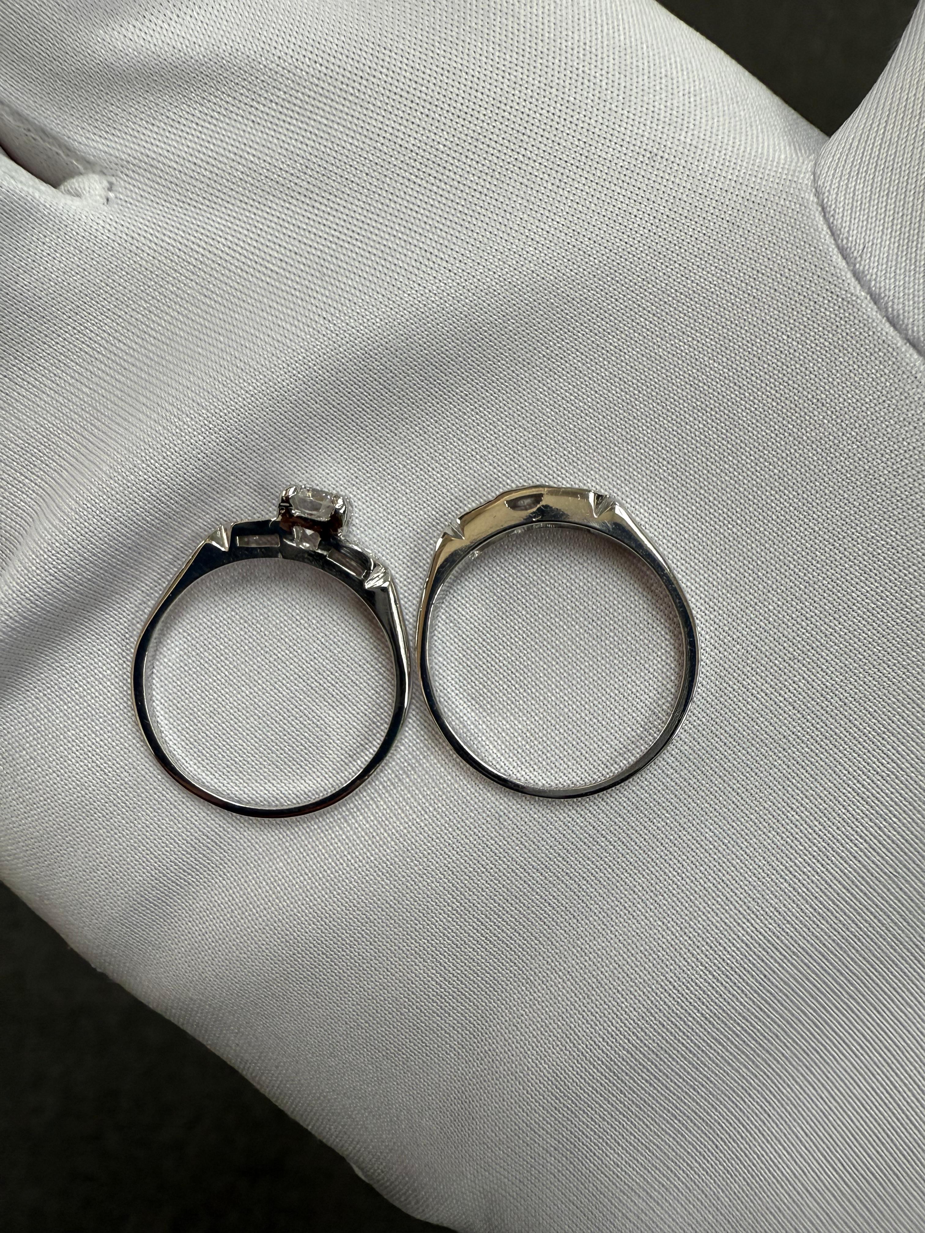 Anillo de compromiso vintage de diamantes y platino circa años 50 en venta 8