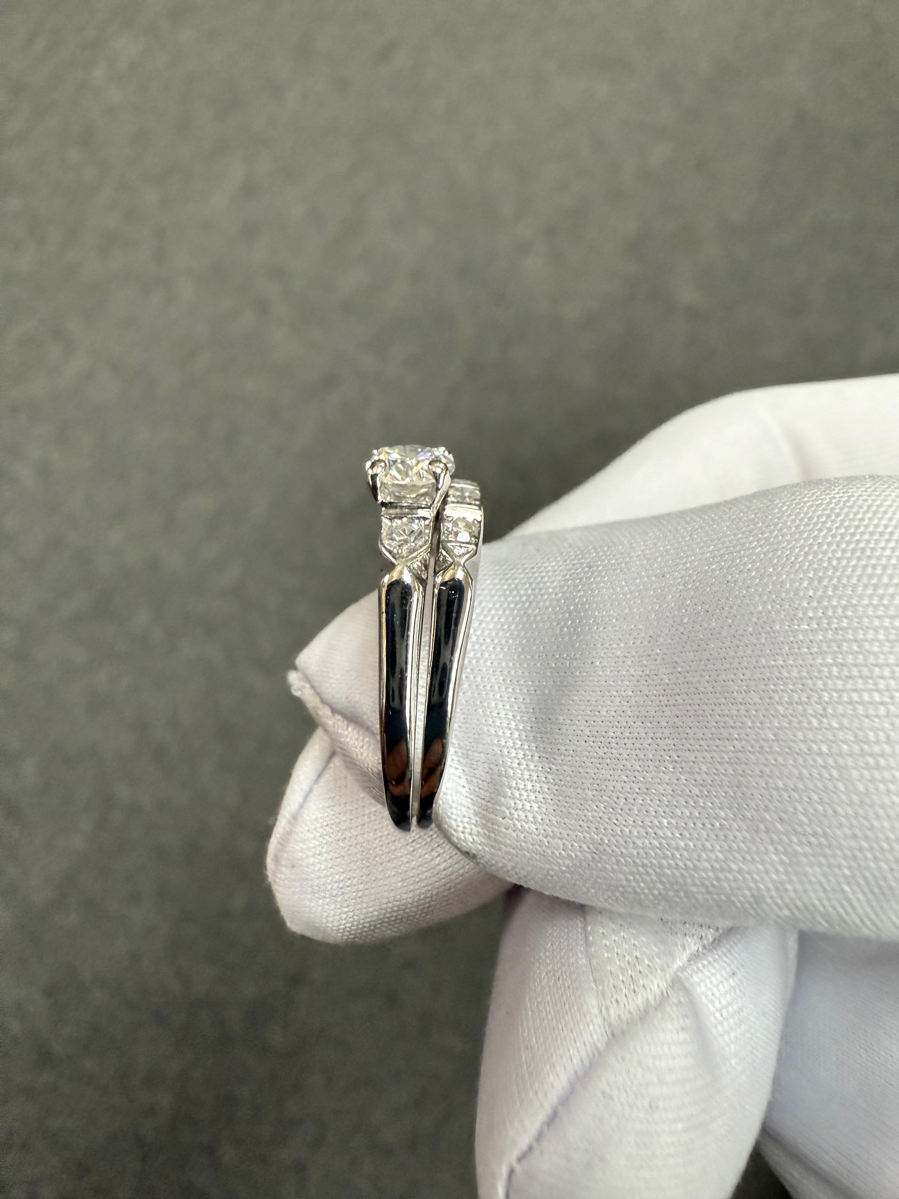 Anillo de compromiso vintage de diamantes y platino circa años 50 en venta 9