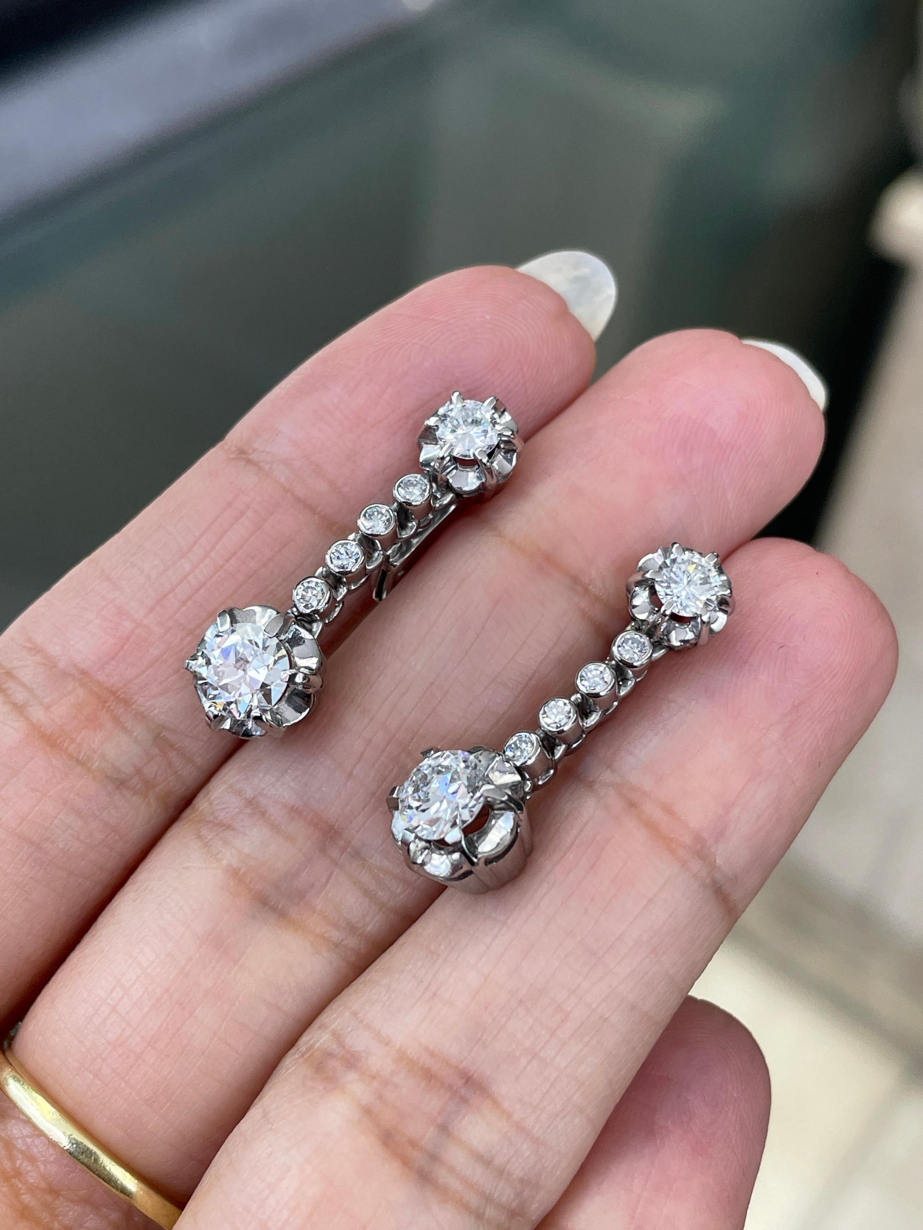 Vintage Diamond Platinum Linear Drop Earrings, circa 1950's In Good Condition For Sale In London, GB