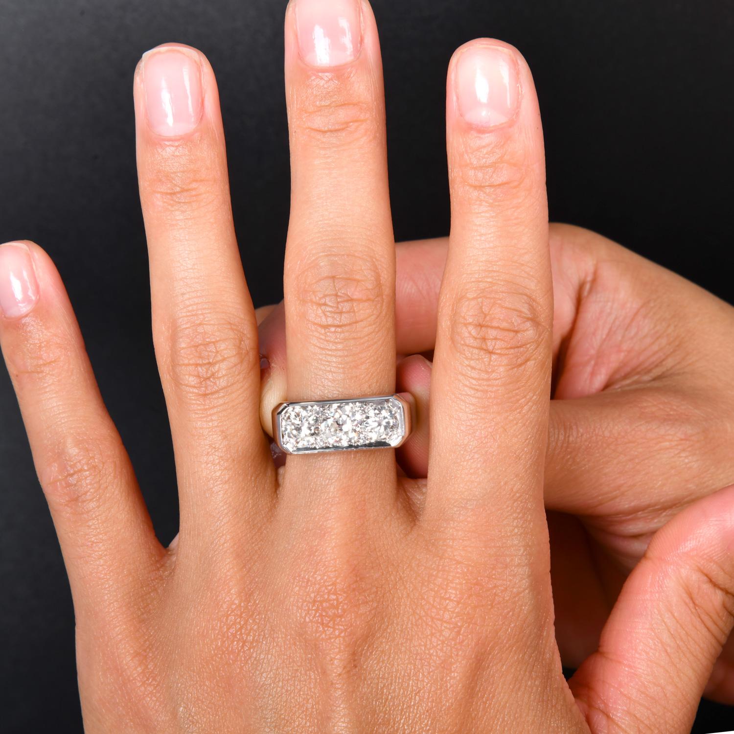 Anello di fidanzamento vintage in platino con diamante e firma in vendita 2