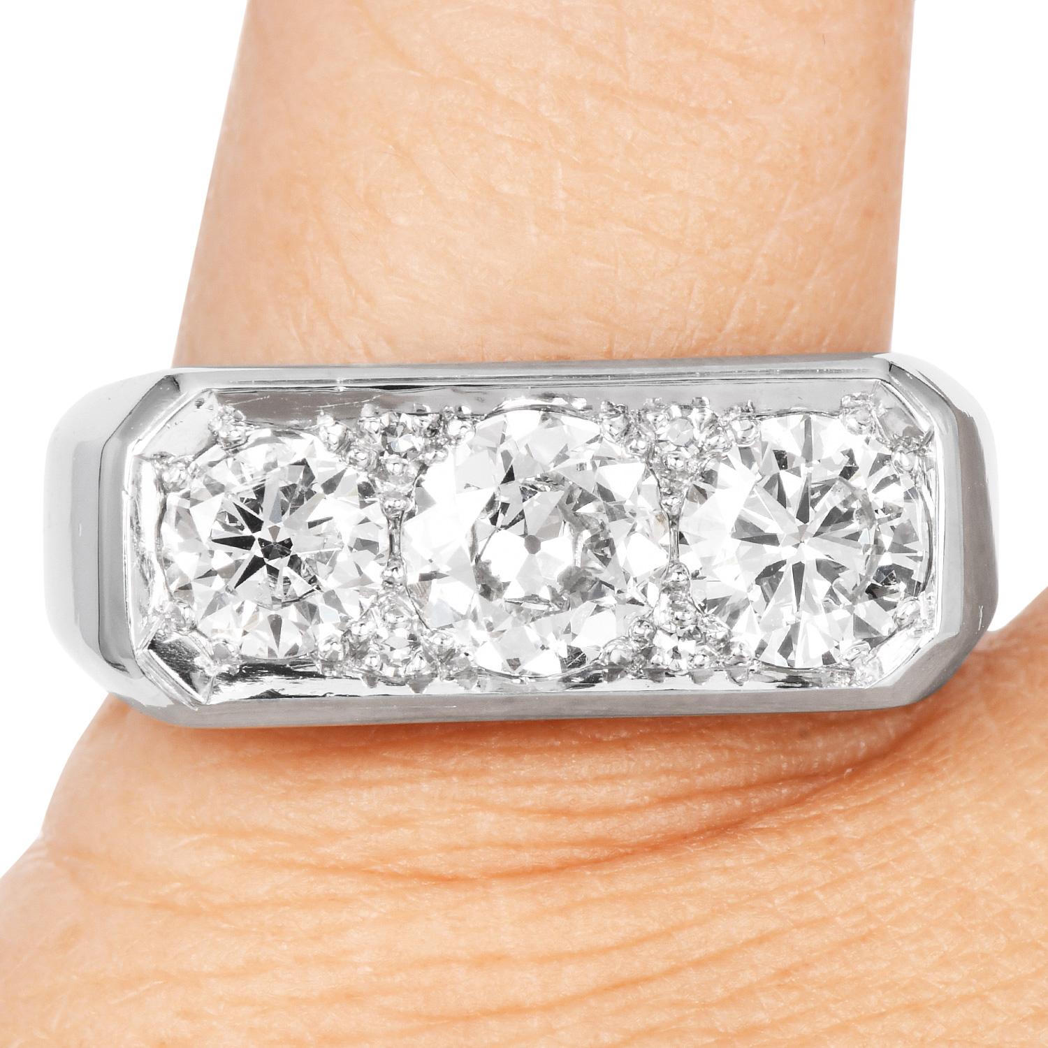 Anello di fidanzamento vintage in platino con diamante e firma in vendita 1