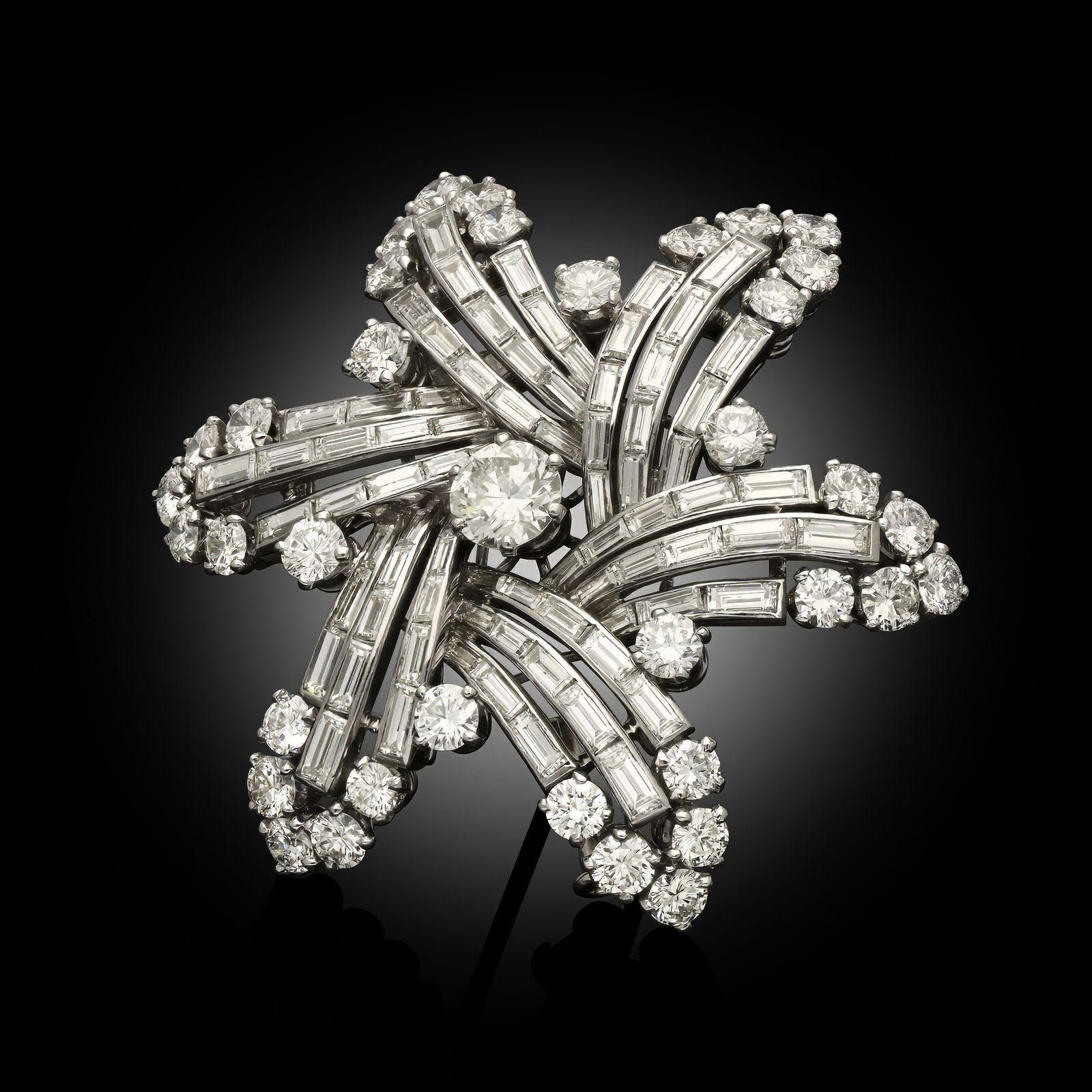 Taille baguette Broche vintage en diamant et platine 'flocon de neige' circa 1935 en vente