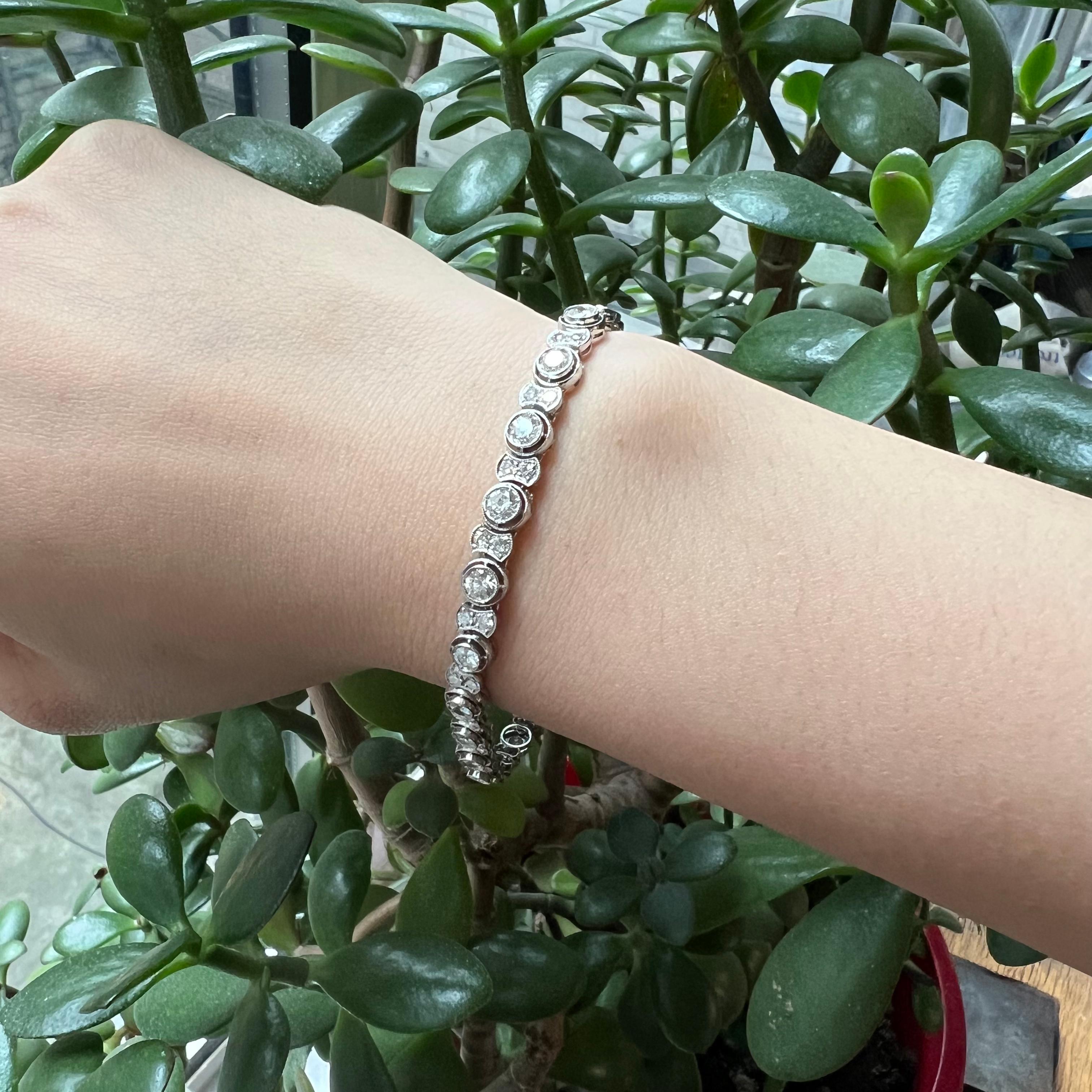 Art déco Bracelet de tennis vintage en platine et diamant, circa 1930's en vente