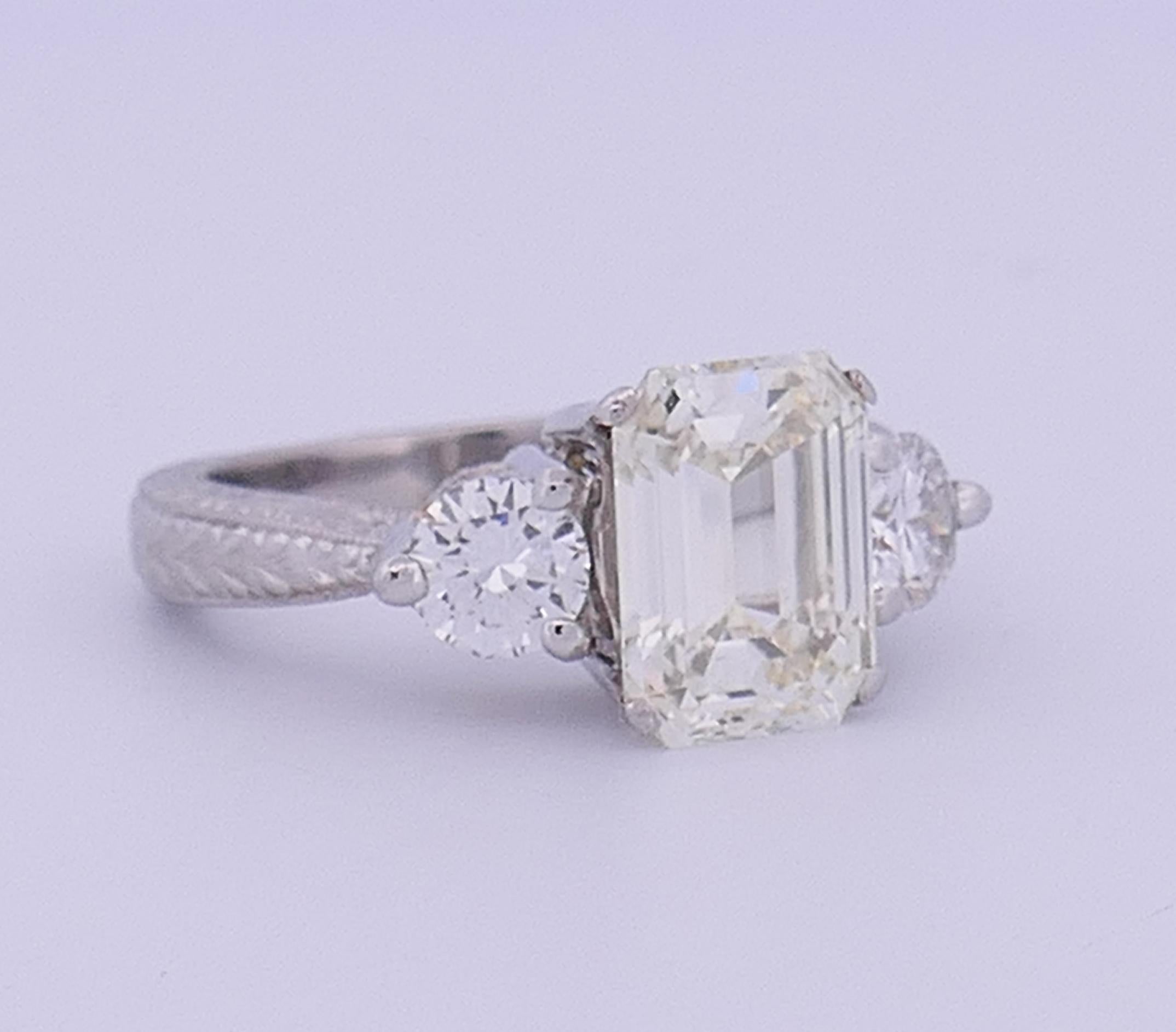 Vintage Diamond Platinum Three-Stone Ring Estate Jewelry In Good Condition For Sale In Beverly Hills, CA