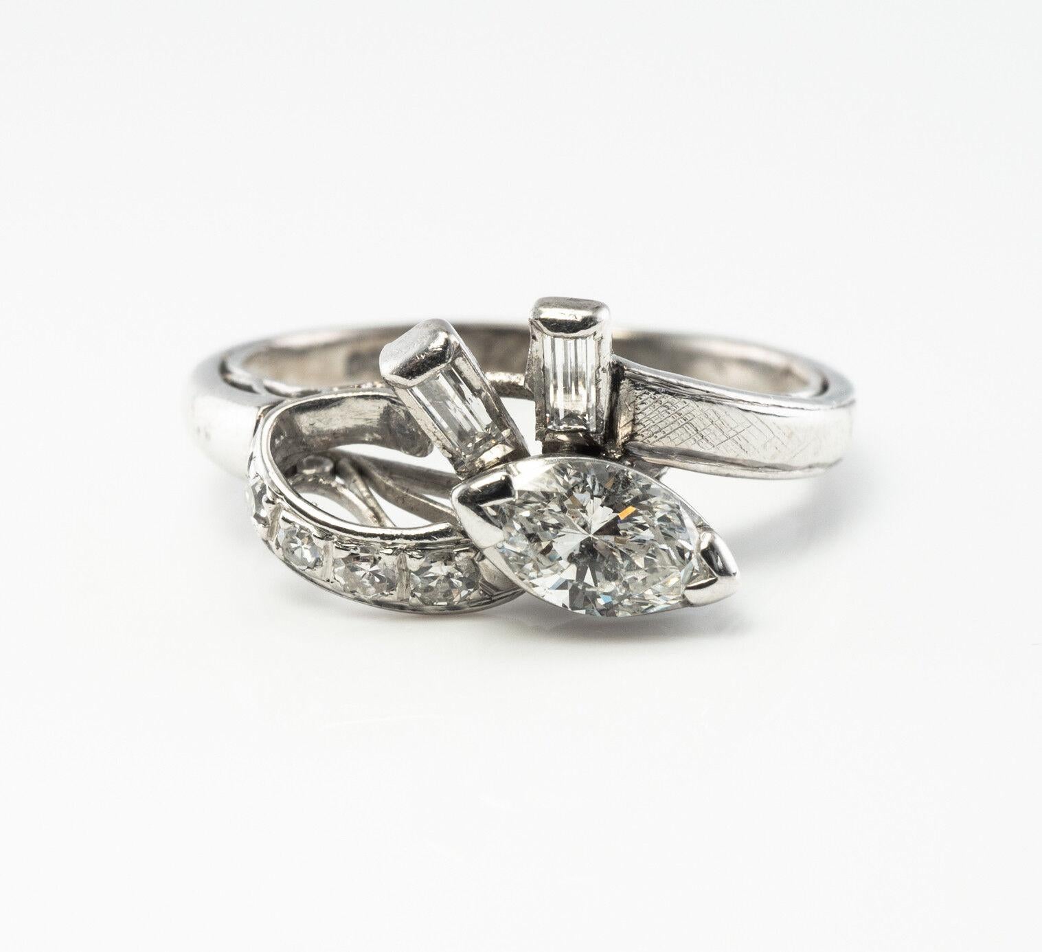 Anello con diamante a fascia in oro bianco 14K Vintage Estate Engagement

Questo grazioso anello vintage è finemente realizzato in oro bianco 14K e diamanti. 
Il diamante autentico con taglio a marquise ha un peso di 0,20 carati (purezza I1), tre