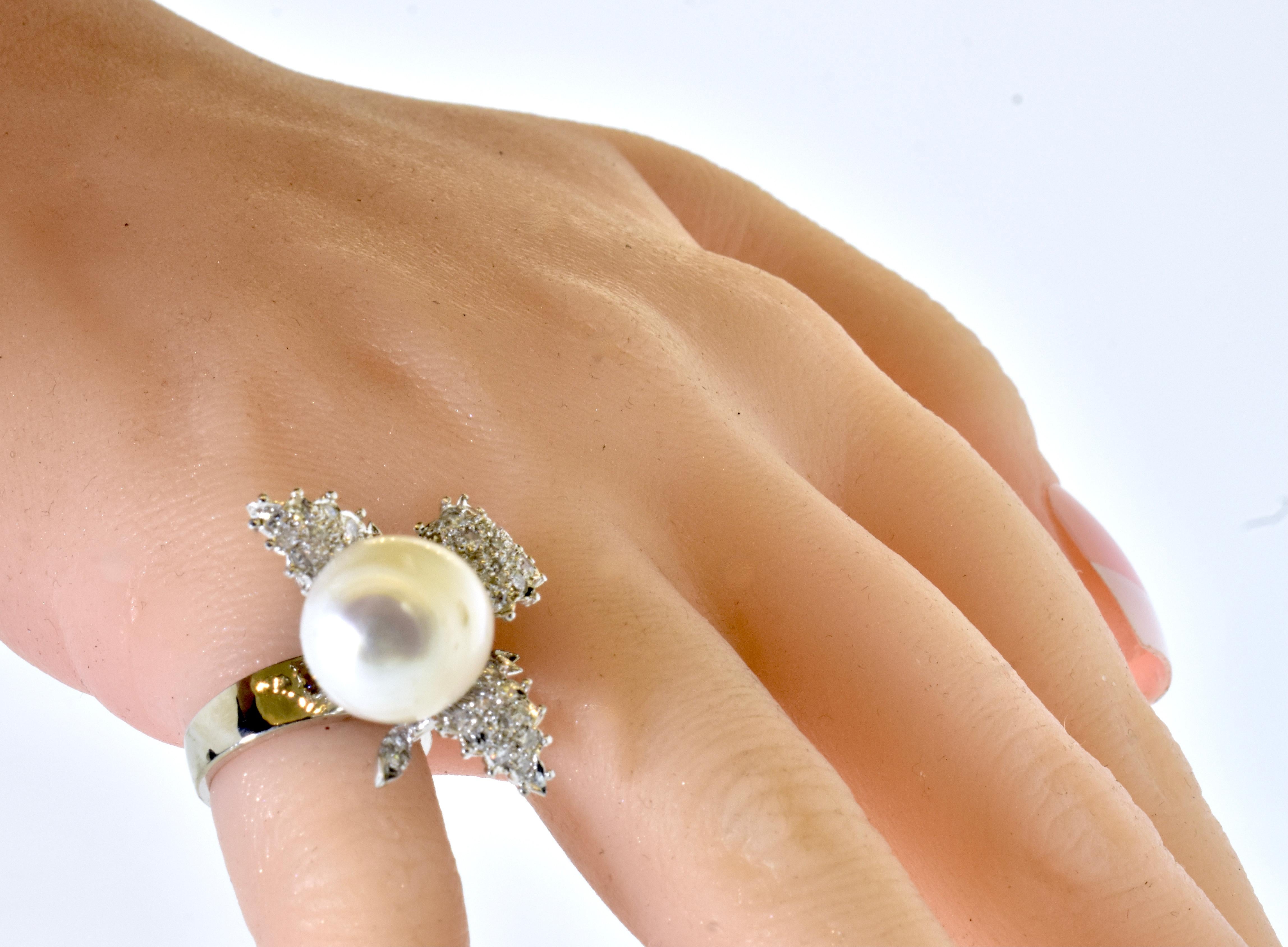 Vintage Diamond Ring centering a fine Baroque Pearl, circa 1960 In Excellent Condition For Sale In Aspen, CO