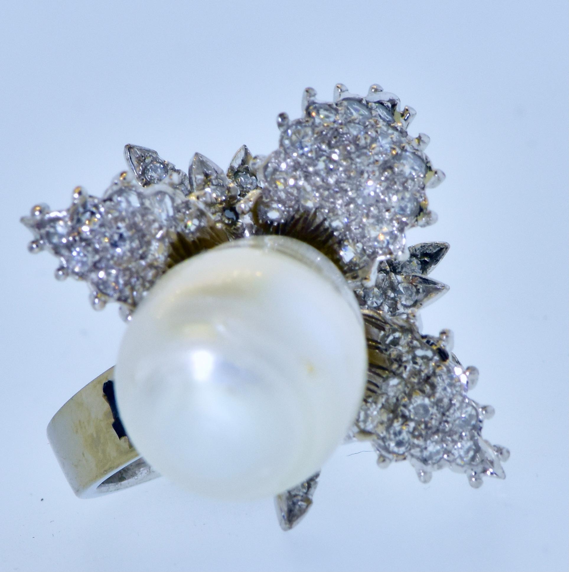 Vintage Diamond Ring centering a fine Baroque Pearl, circa 1960 For Sale 1
