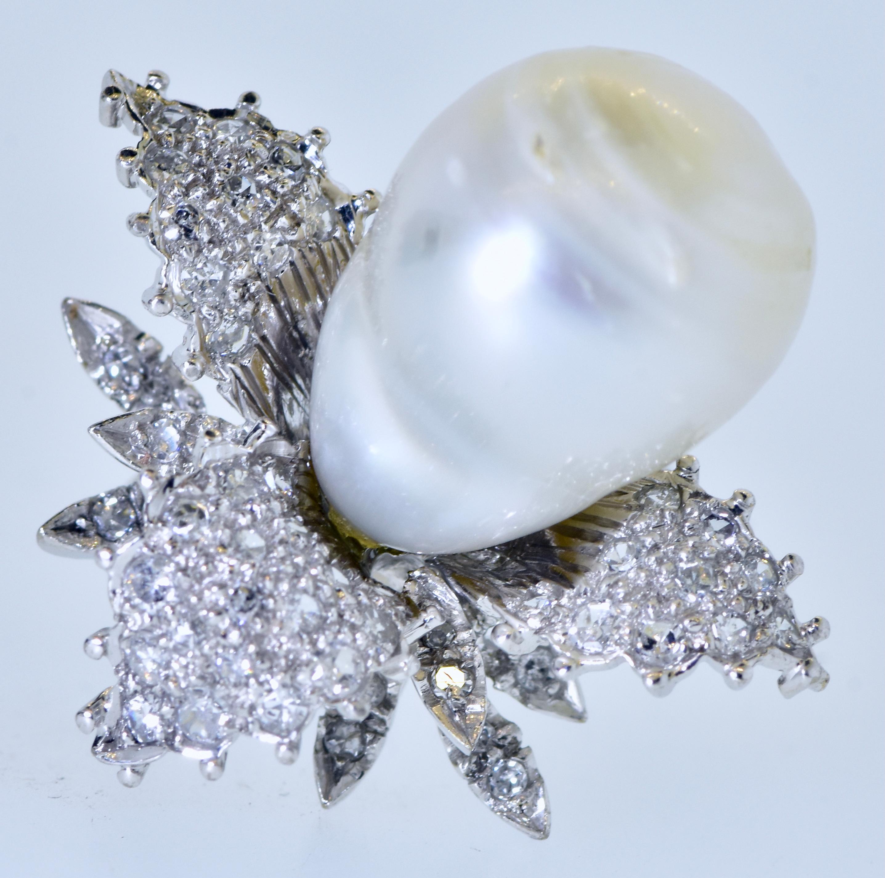 Vintage Diamond Ring centering a fine Baroque Pearl, circa 1960 For Sale 2