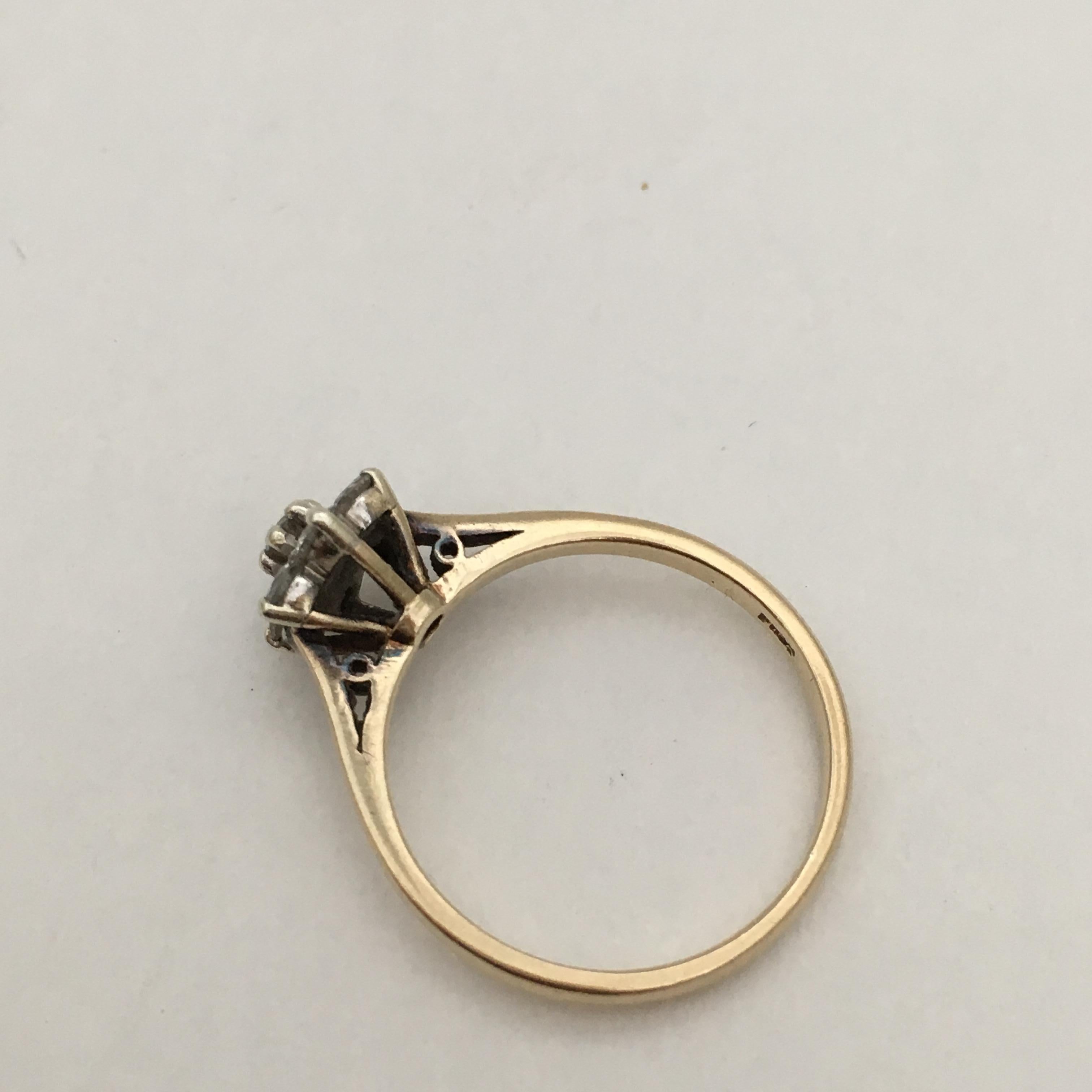 Vintage Diamond Ring Flower Gemstone 9 Karat Yellow Gold Engagement Ring In Good Condition For Sale In London, GB