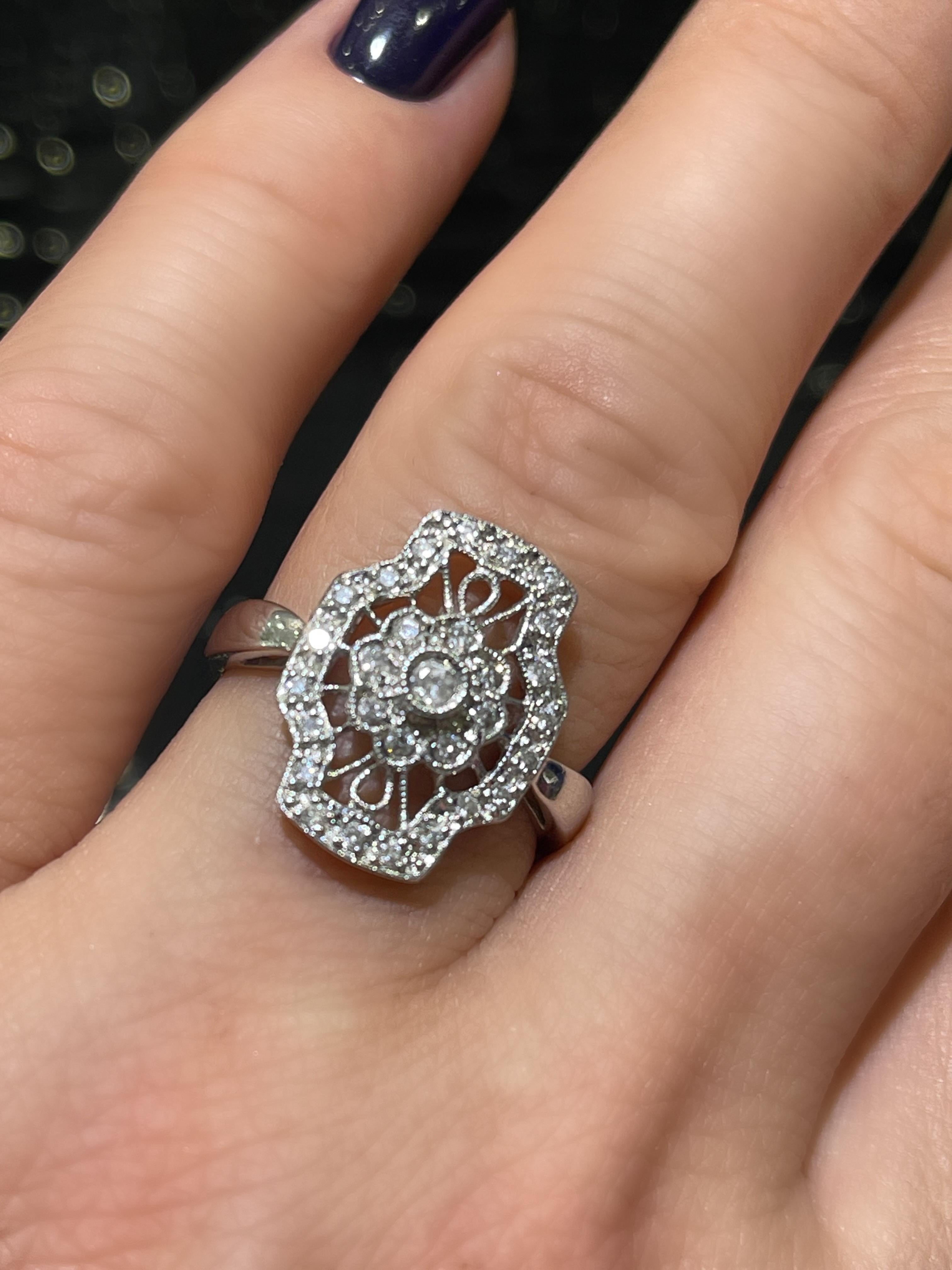 Vintage Diamond Ring In 14k White Gold  In Excellent Condition For Sale In Fort Lauderdale, FL