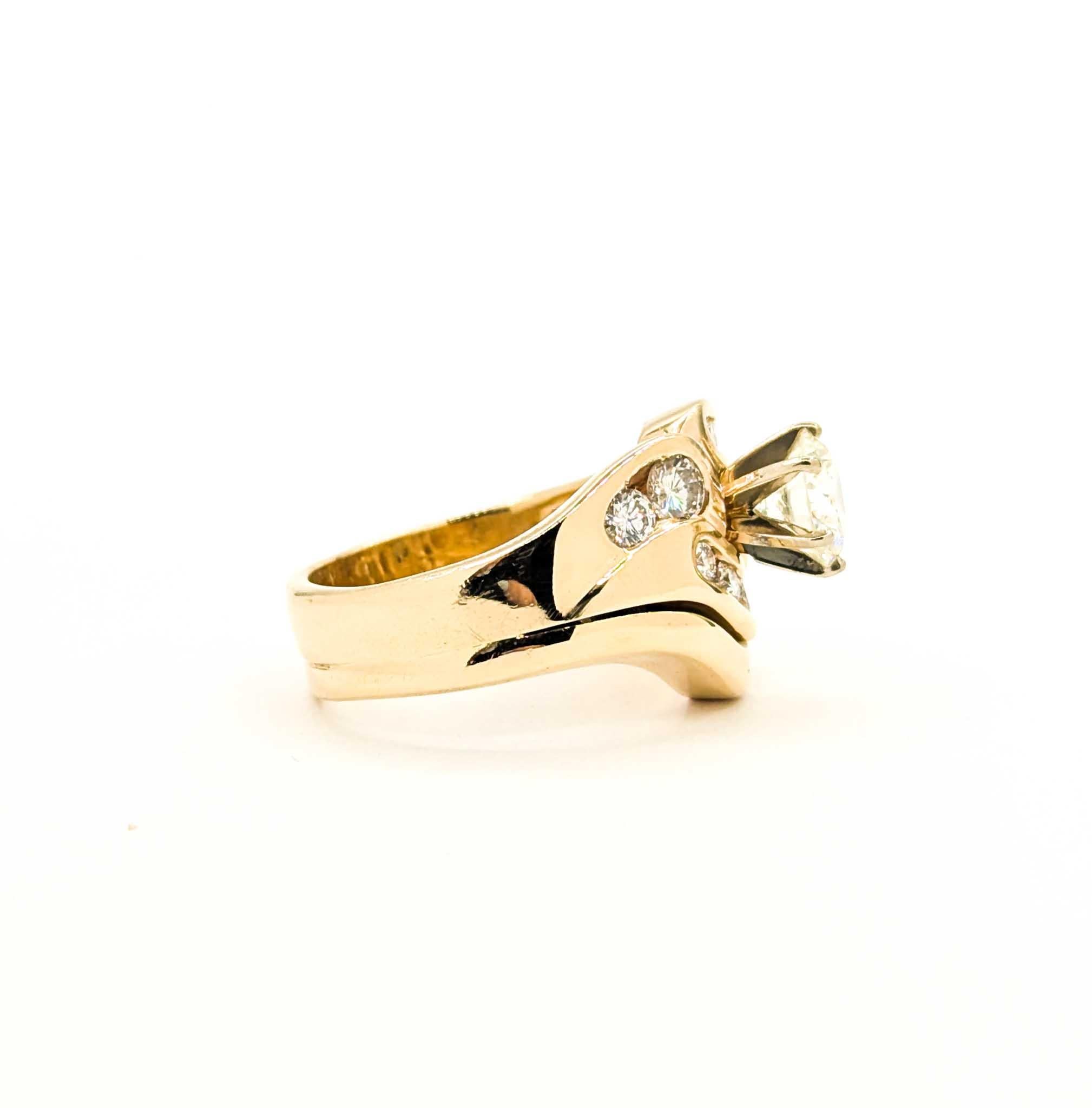 Women's Vintage Diamond Ring Set in 14k Yellow Gold For Sale