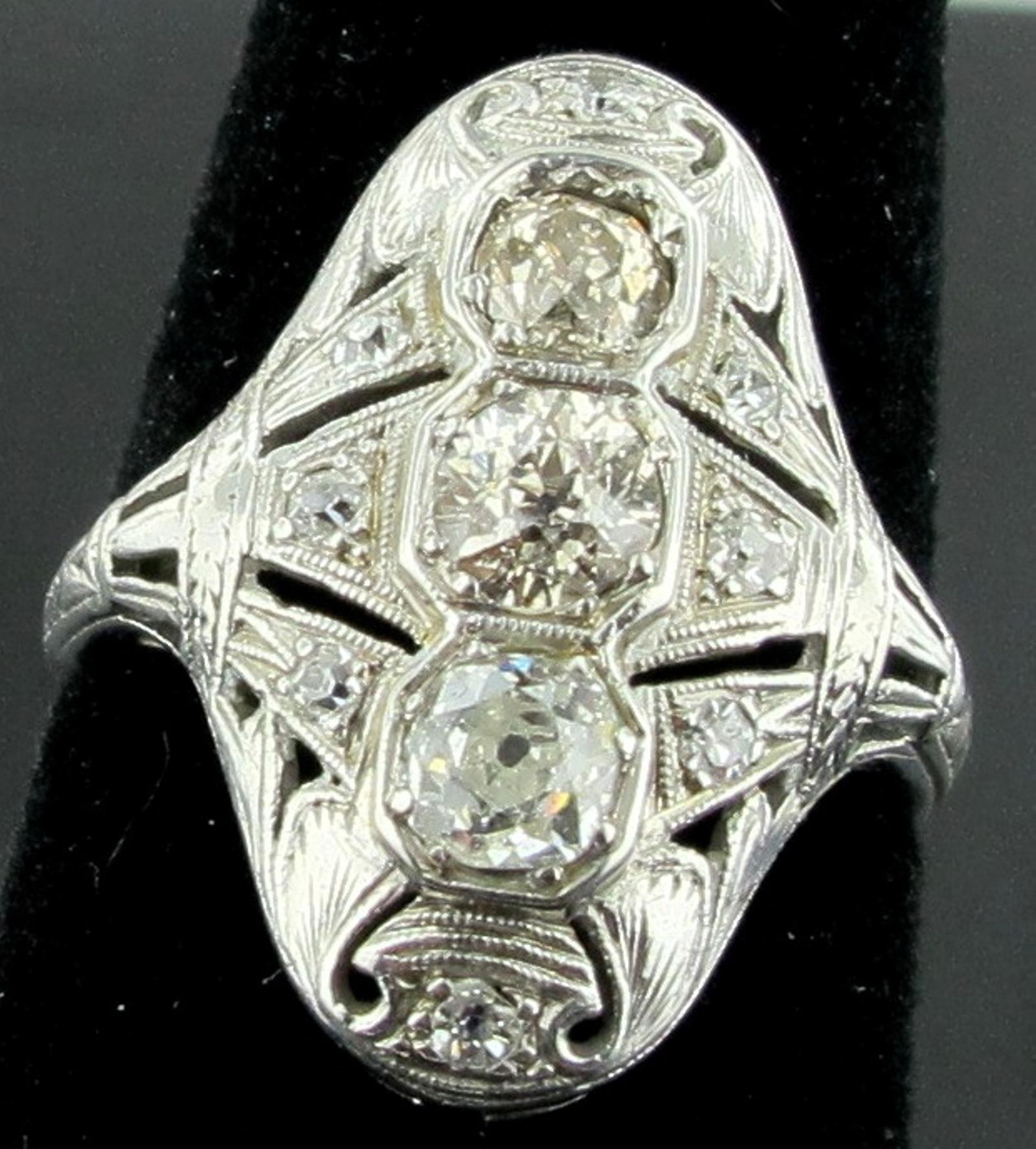 Vintage Diamond Ring Set in Platinum with 18 Karat White Gold Shank In Good Condition In Palm Desert, CA