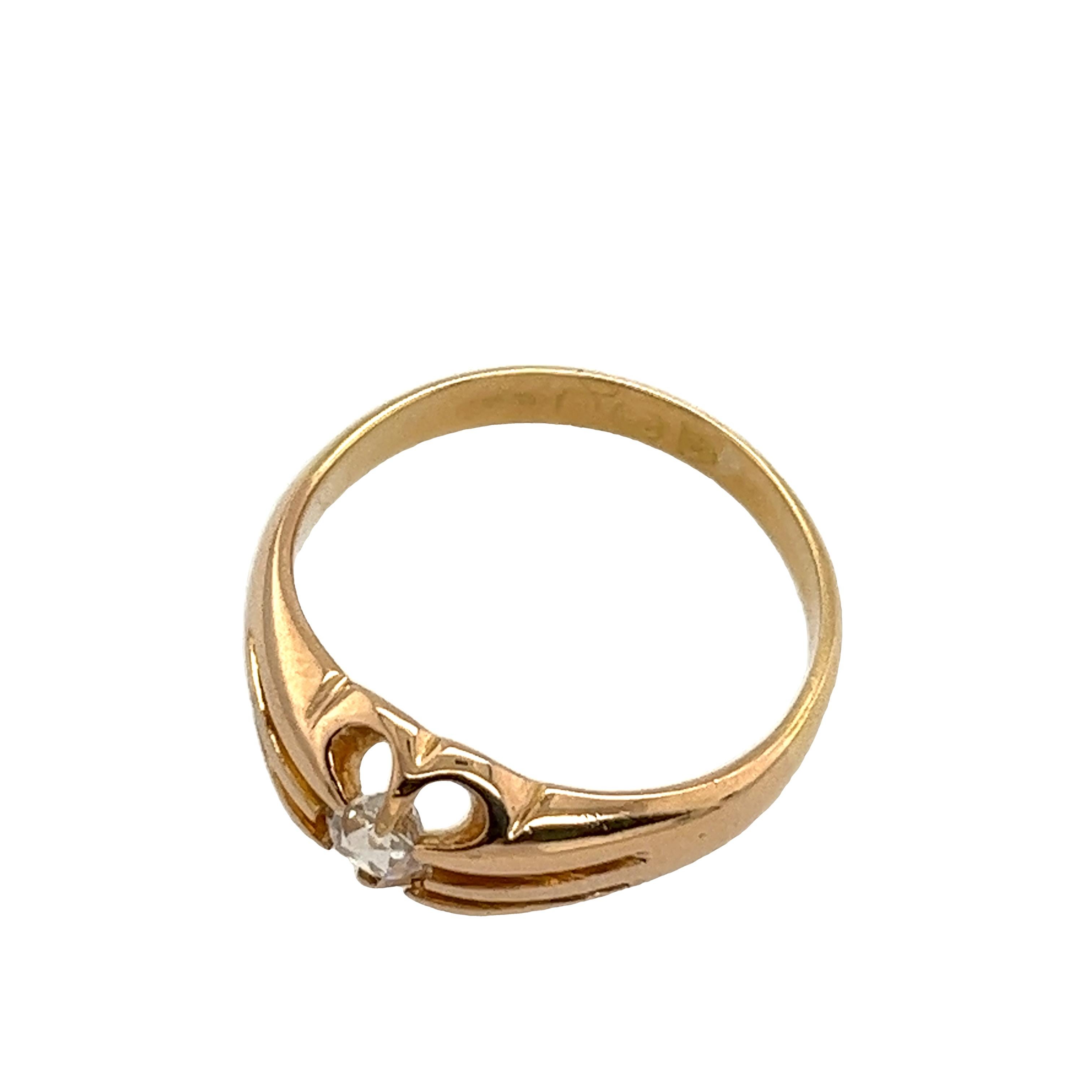 Dieser gebrauchte Vintage-Ring aus 18 Karat Roségold mit Diamanten ist 
besetzt mit 0,15ct H Farbe SI Klarheit.
Ein zeitloses Symbol der ewigen Liebe.
Gesamtgewicht der Diamanten: 0,15ct
Farbe des Diamanten: H
Diamant Reinheit: SI
Breite des Bandes: