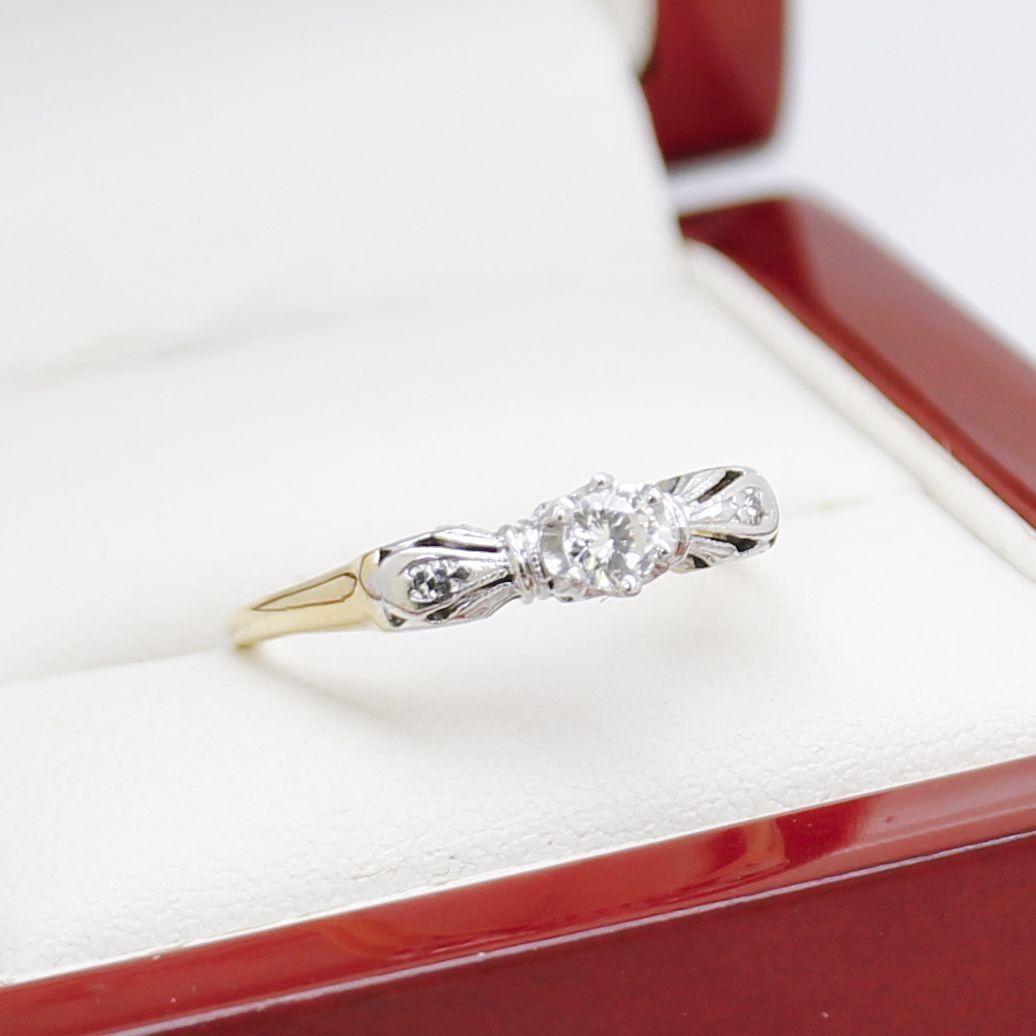Vintage Diamond Ring, with Side Diamonds For Sale 3