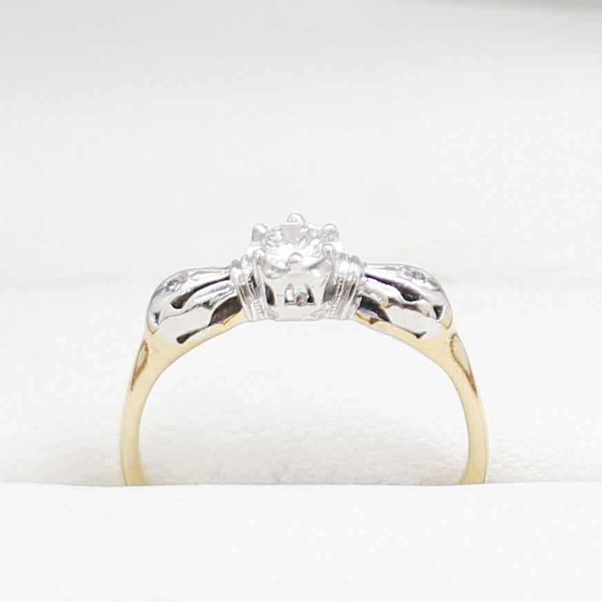 Vintage Diamond Ring, with Side Diamonds For Sale 1