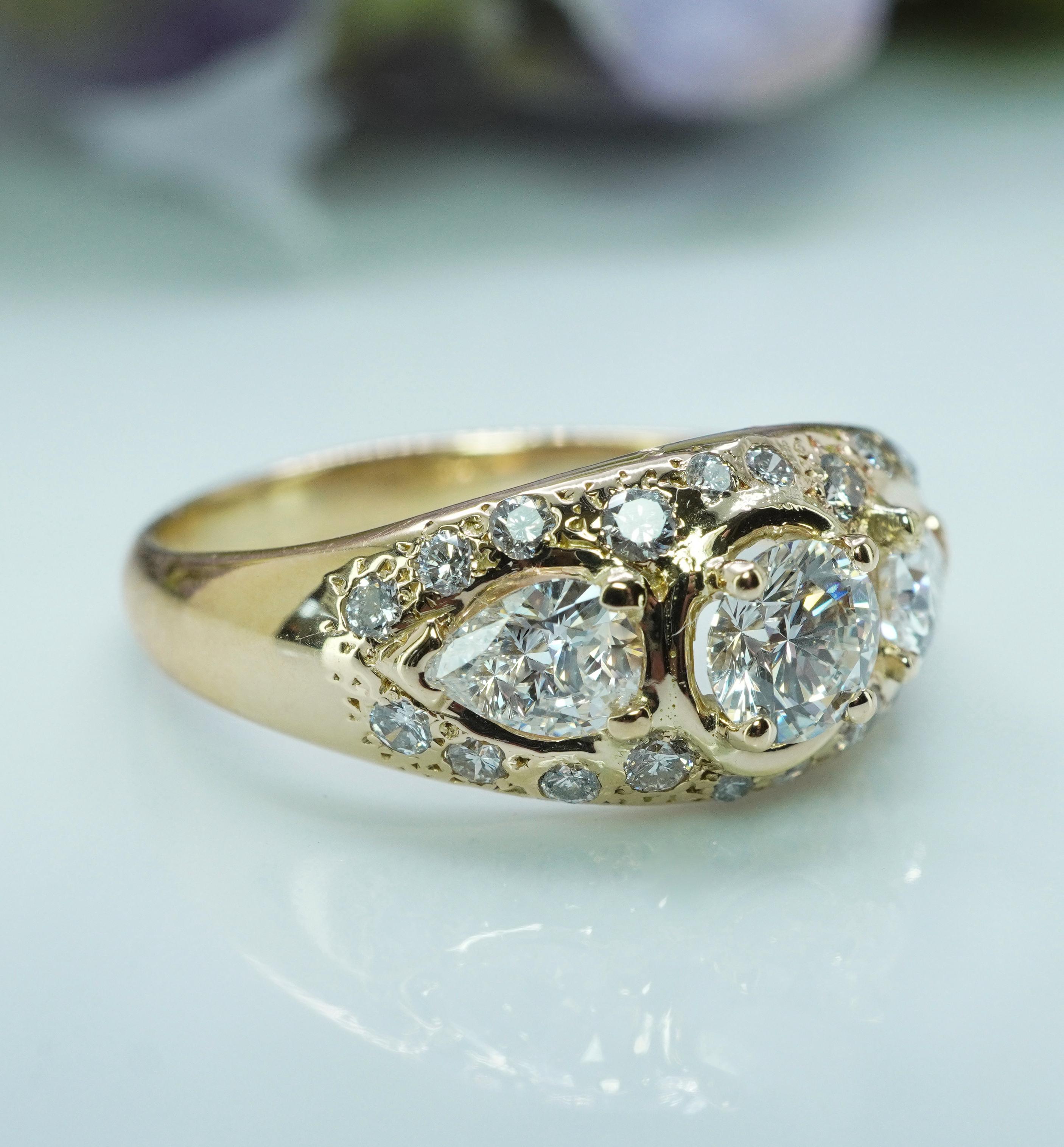 Vintage Diamond Round Pear 3 stone 14K Gold Ring Estate 1.4cttw .50ct center Sz9 In condizioni buone in vendita a Brambleton, US