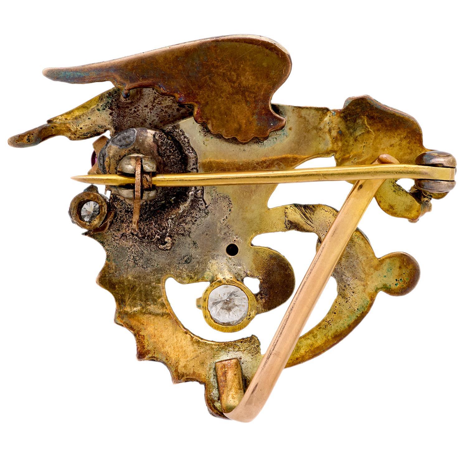 Broche Gryffin vintage en or jaune 10 carats avec diamants et rubis Bon état - En vente à Beverly Hills, CA