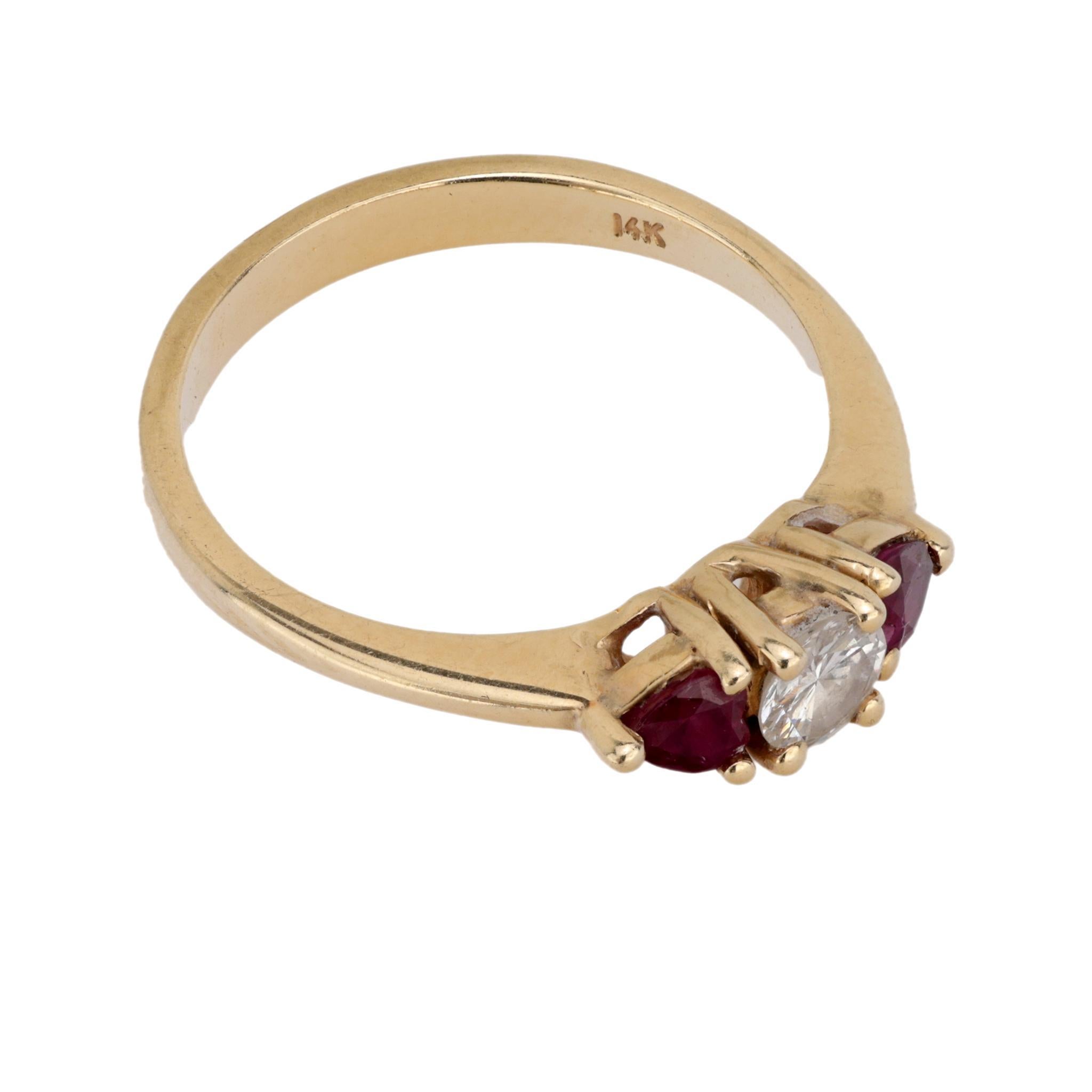 Vintage diamond ruby 14k yellow gold ring In Excellent Condition In Beverly Hills, CA