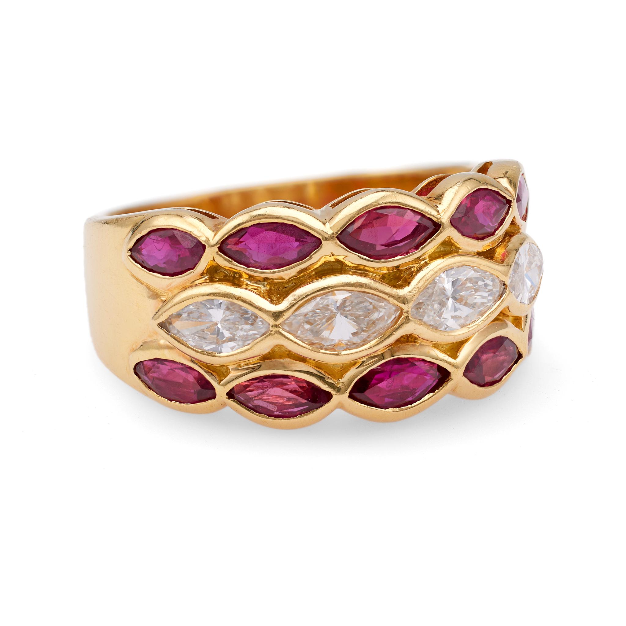 Vintage Diamond Ruby 18k Yellow Gold Ring In Good Condition For Sale In Beverly Hills, CA