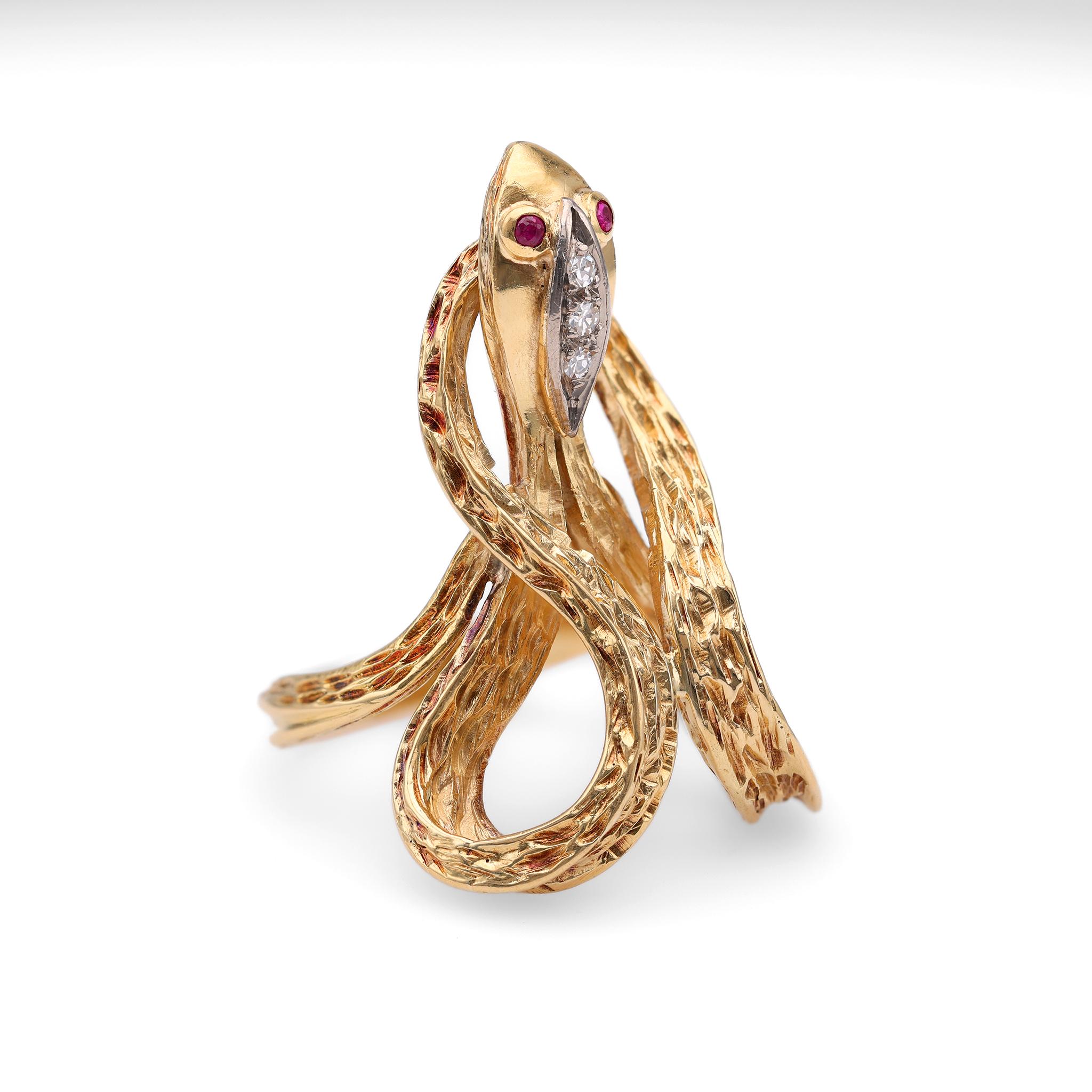 Vintage Diamond Ruby 18k Yellow Gold Snake Ring In Good Condition For Sale In Beverly Hills, CA