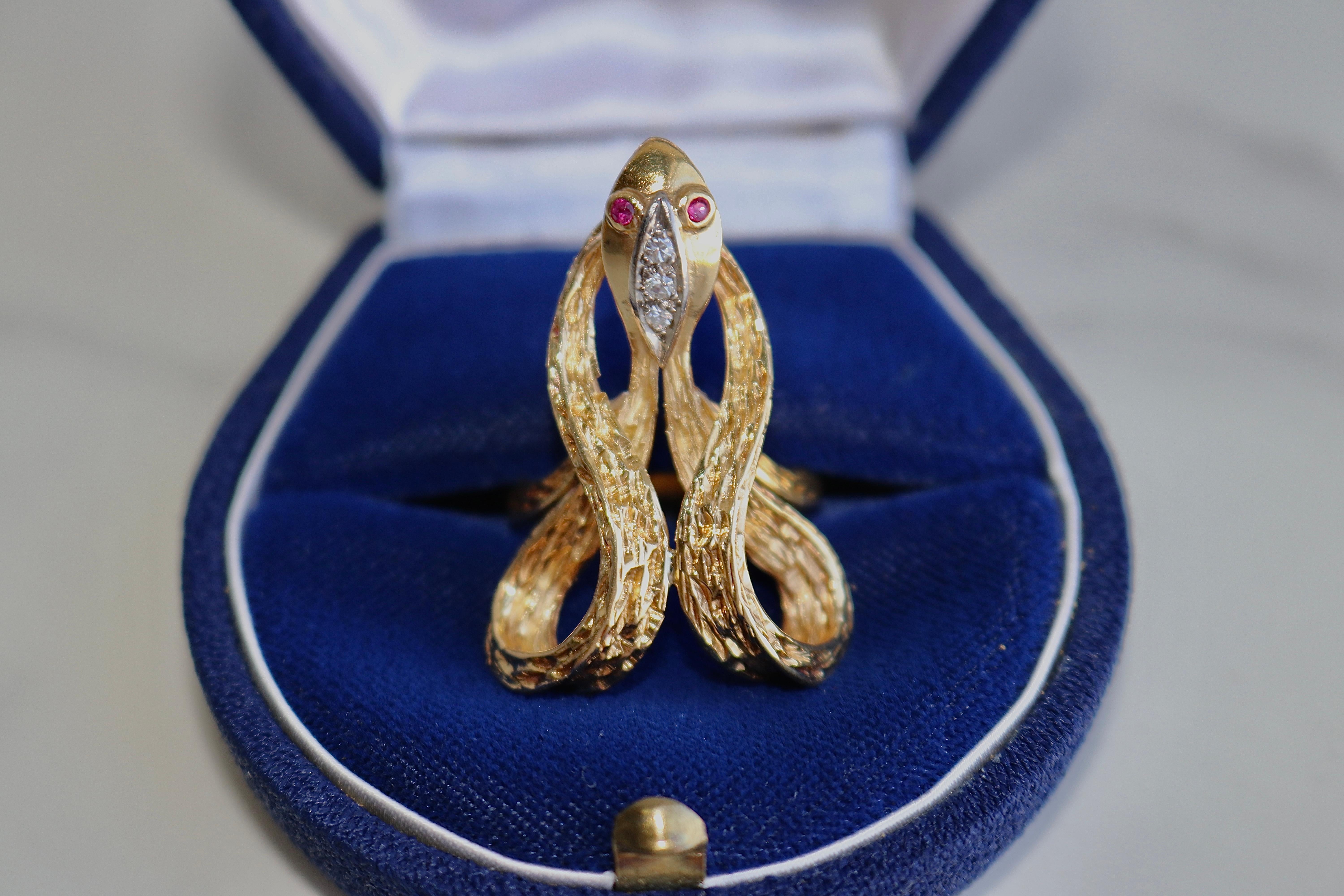 Women's or Men's Vintage Diamond Ruby 18k Yellow Gold Snake Ring For Sale