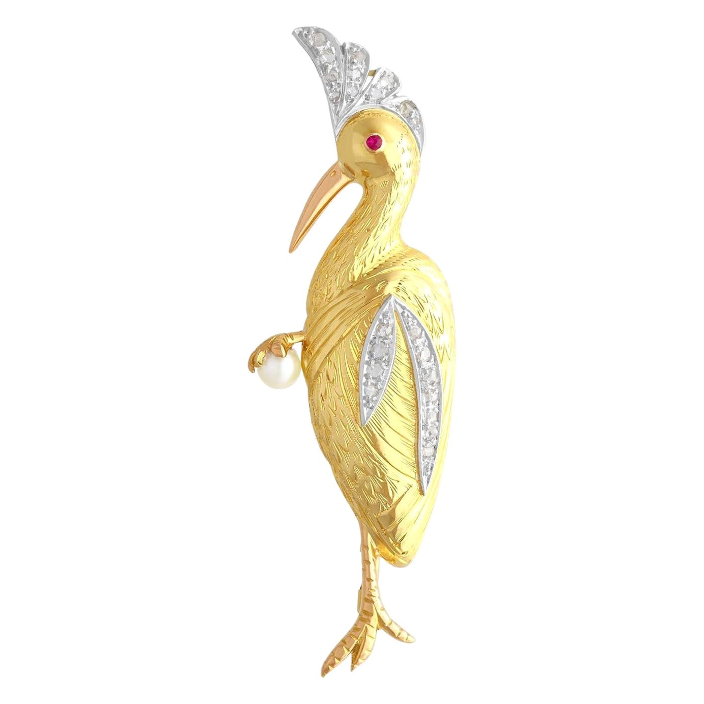 Spilla a forma di uccello in oro giallo con diamanti, rubini e perle d'epoca, circa 1940
