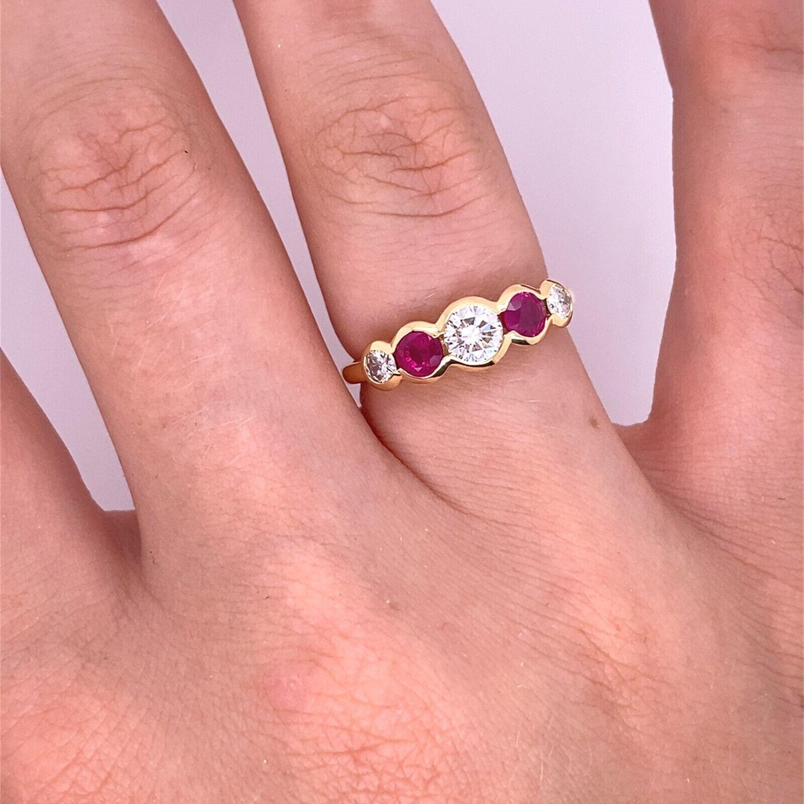 Vintage Diamond Ruby & Diamond 5-Stone Ring in 18ct Yellow Gold In New Condition In London, GB