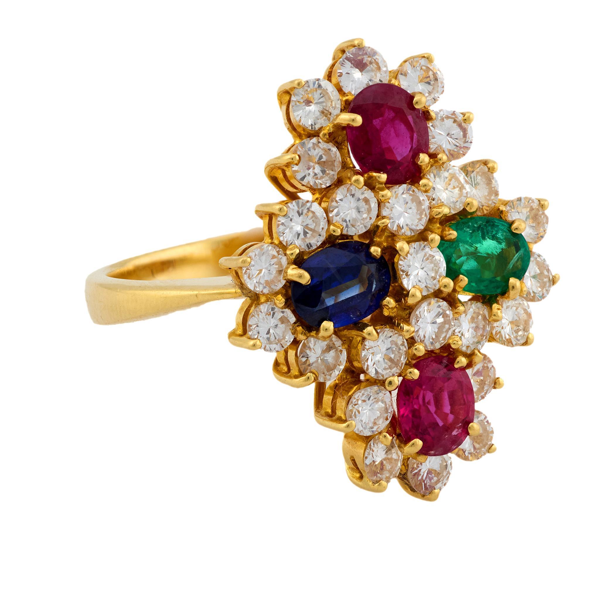 Taille brillant Bague vintage en or jaune 18k avec diamant, rubis, émeraude et saphir en vente