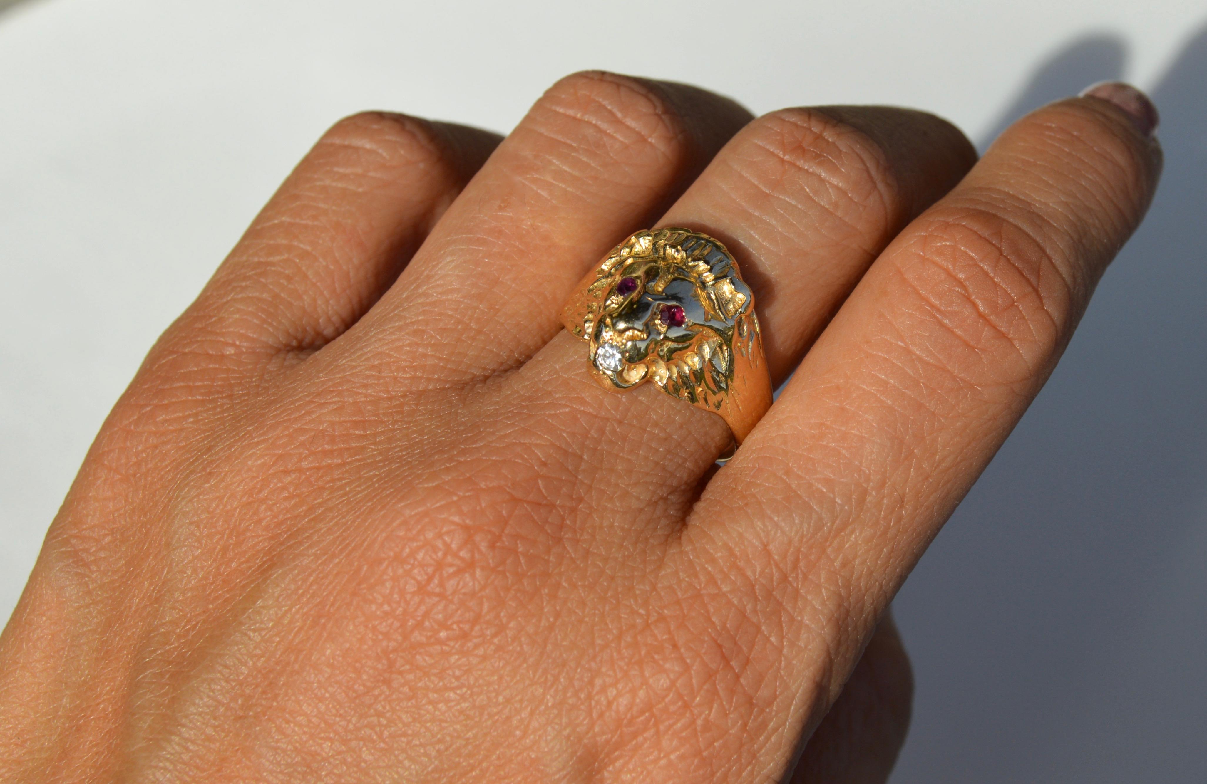 Women's or Men's Vintage Diamond Ruby Lion Head 14 Karat Gold Cocktail Ring