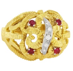 Vintage Diamond & Ruby Ring in 18k Two tone Gold.