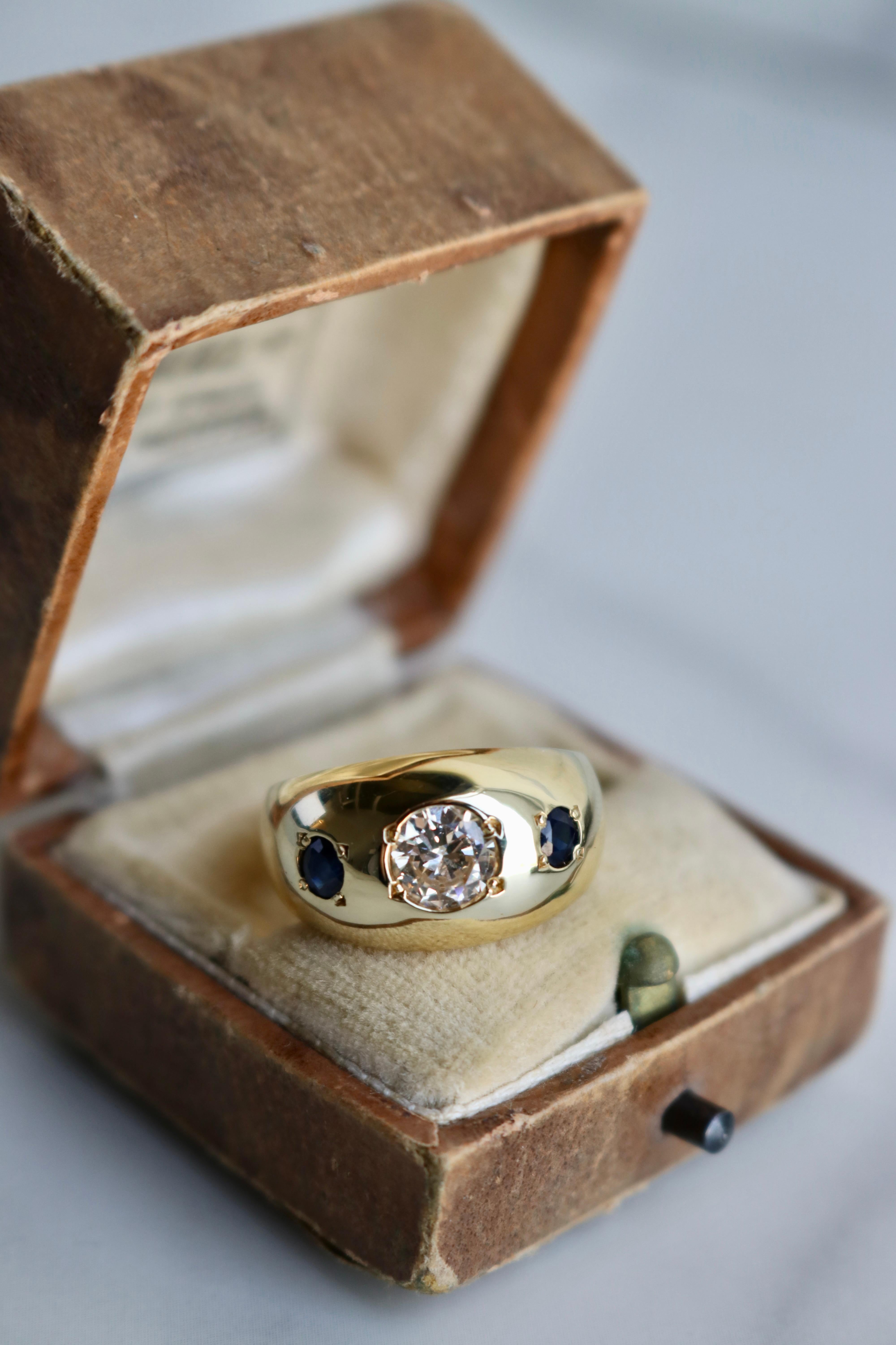 Women's or Men's Vintage Diamond Sapphire 14k Yellow Gold Three Stone Ring For Sale