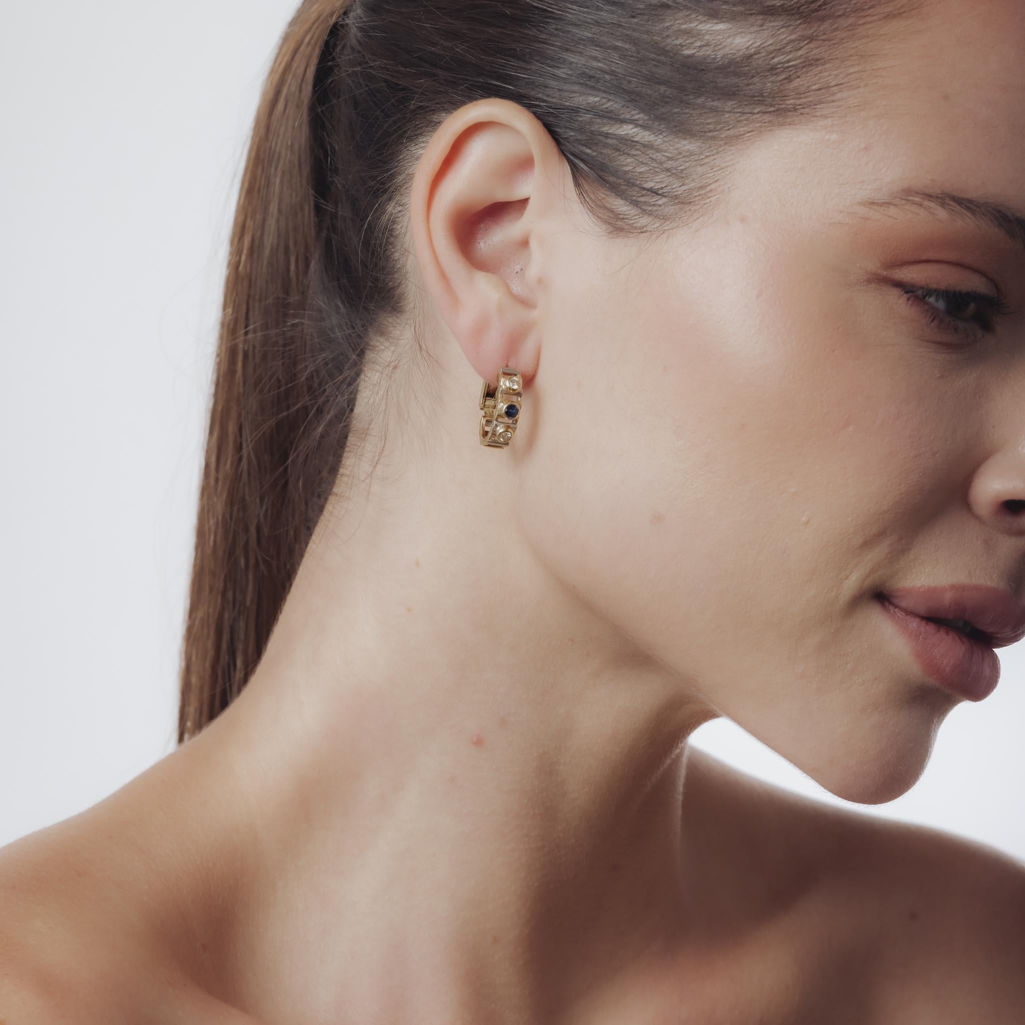 Taglio brillante Orecchini a cerchio d'epoca con diamante e zaffiro in oro giallo e bianco 18 ct. in vendita