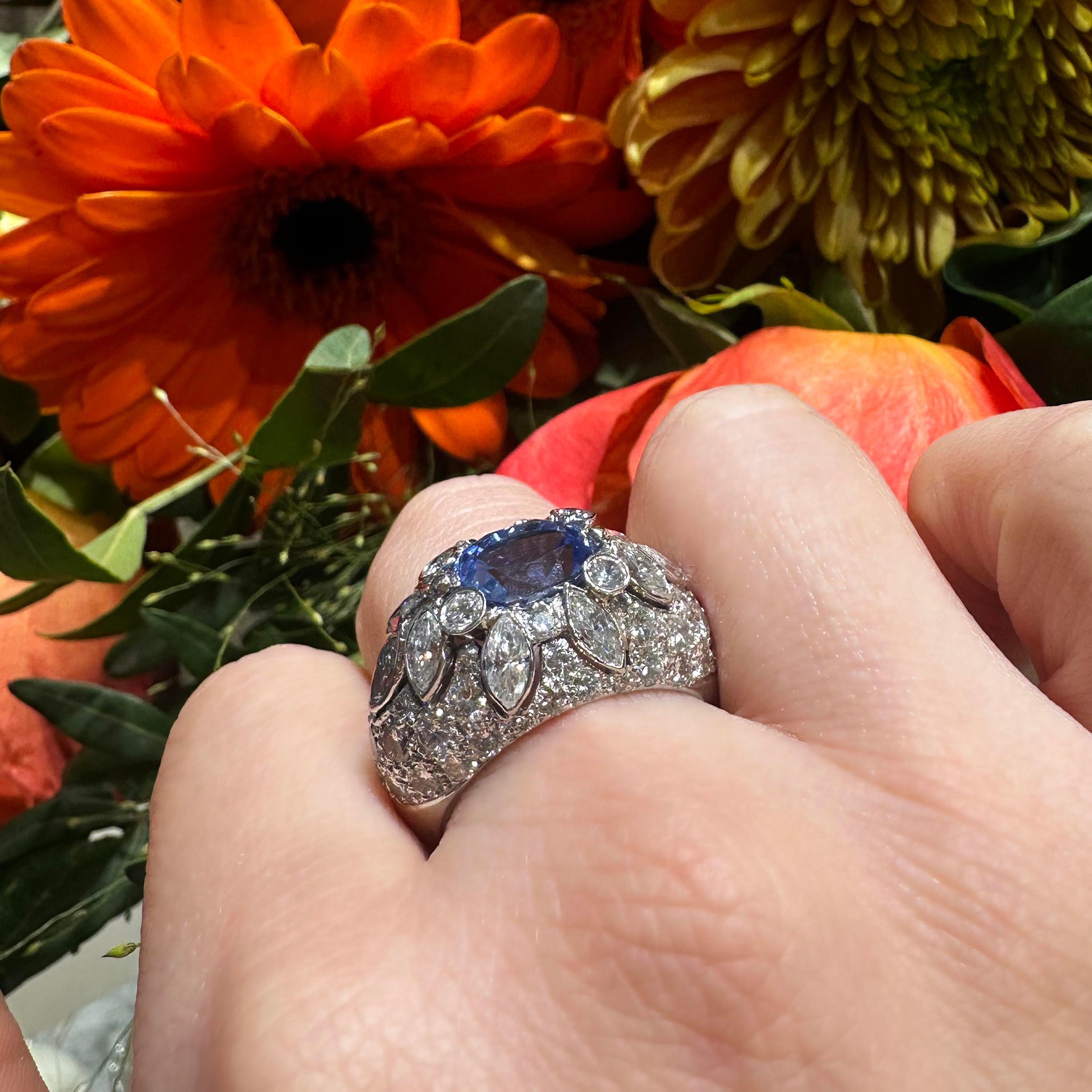 Vintage Diamond, Sapphire And Platinum Bombé Ring, Circa 1960 im Angebot 1