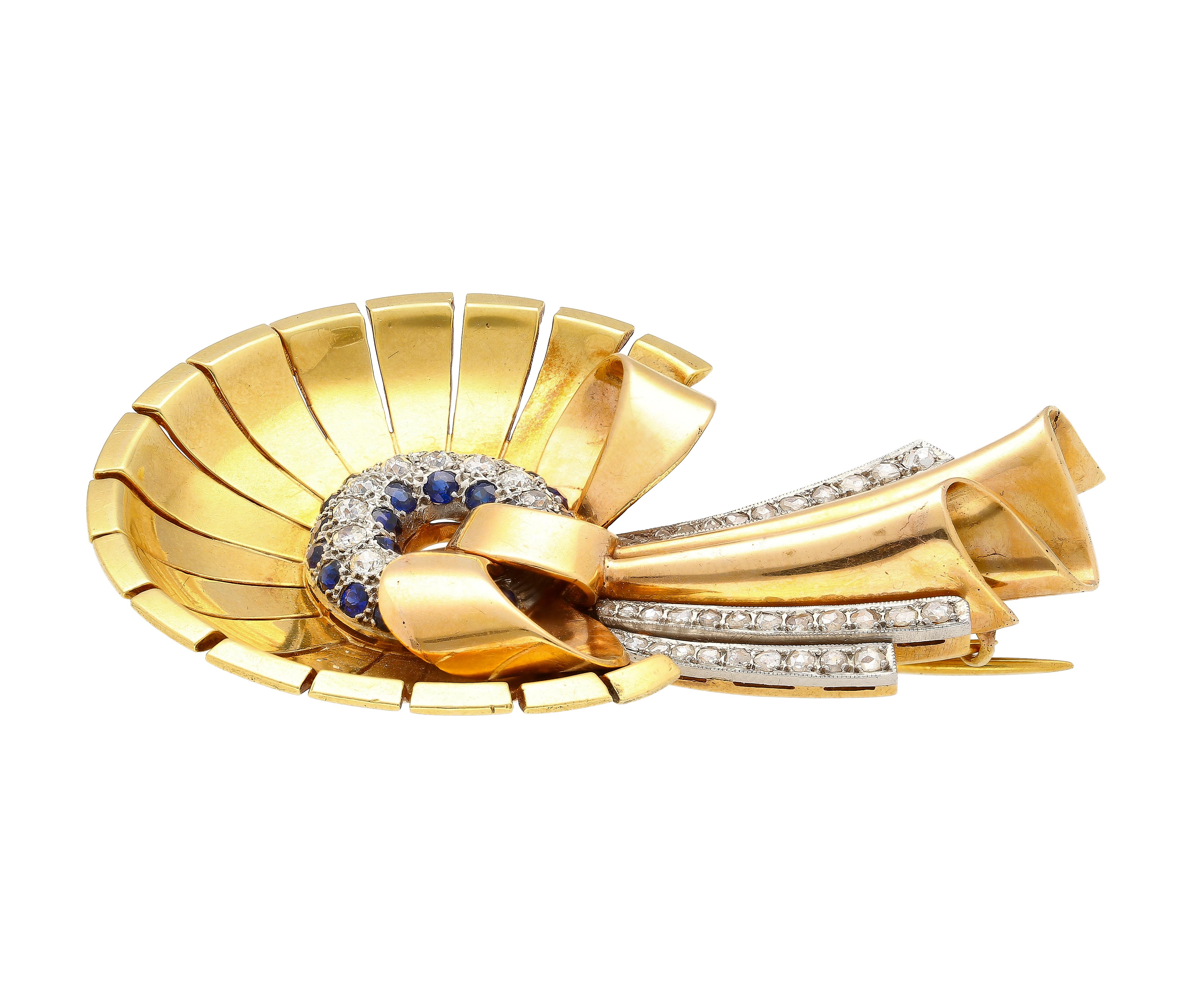 Bonnet & Ribbon-Brosche aus 18 Karat Roségold mit Diamanten und Saphiren  (Art déco) im Angebot