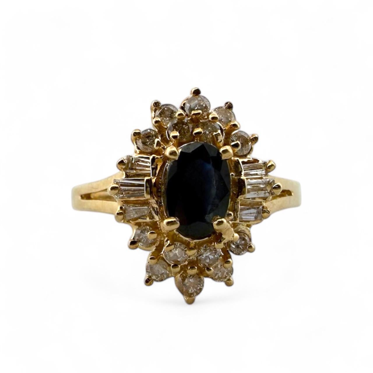 Donna Anello vintage con diamanti e zaffiri a grappolo in oro giallo 14K in vendita