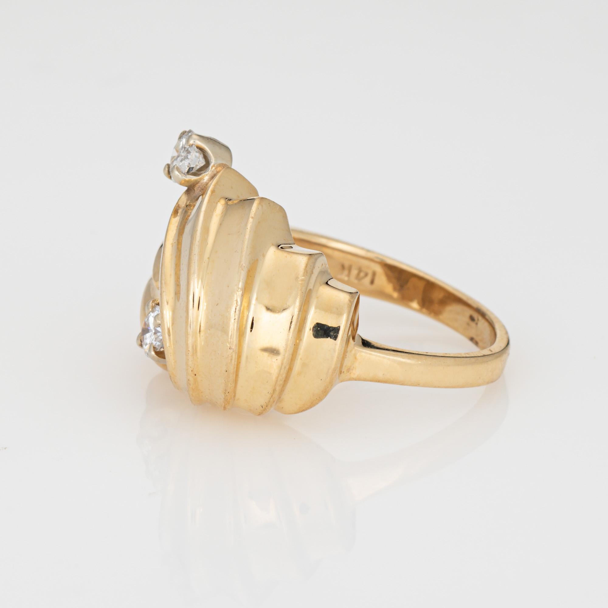 Taglio rotondo Anello Vintage Scroll Dome con diamante in oro giallo 14k Sz 6.25 Gioielli da cocktail di pregio in vendita