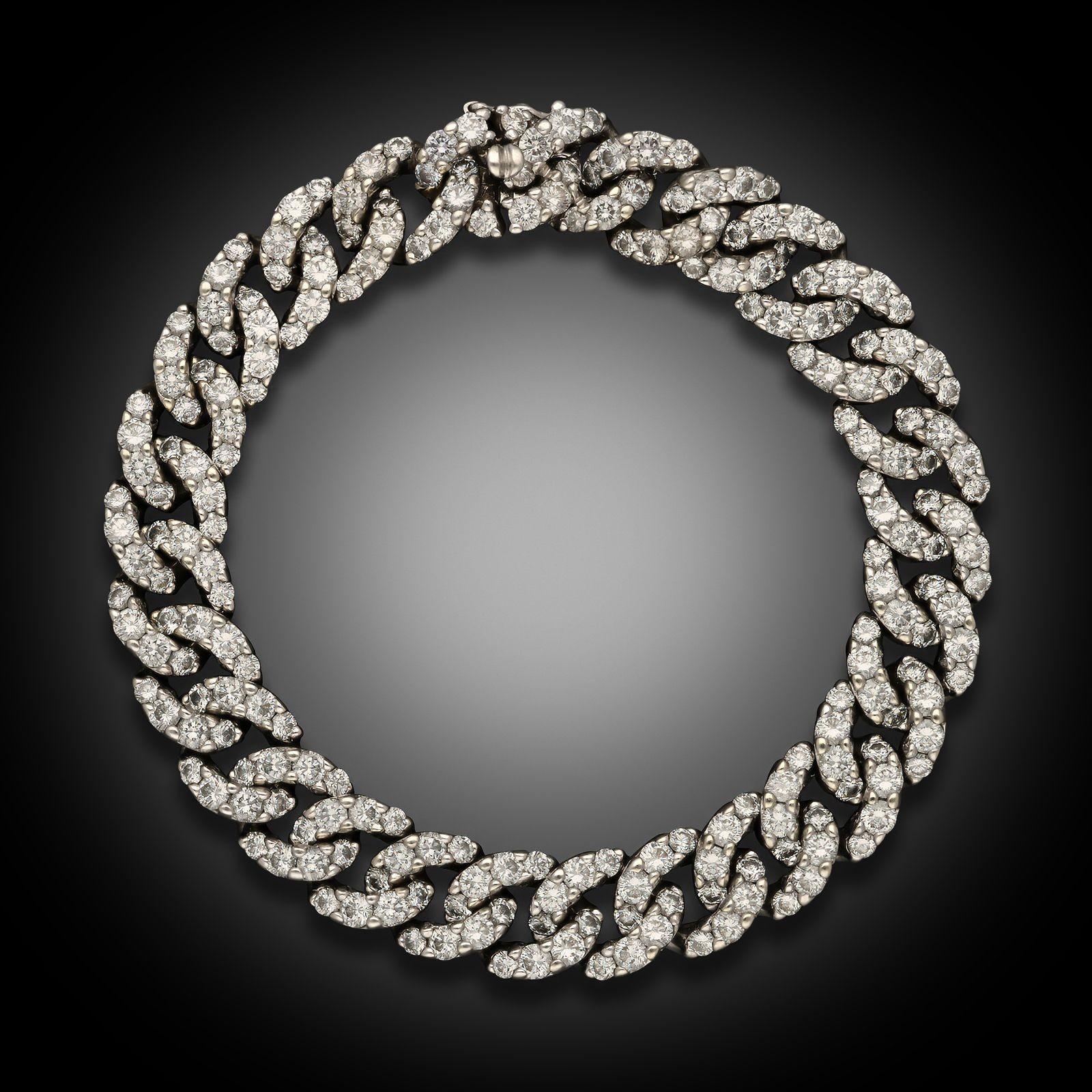 Résumé :
Bracelet à maillons en diamant 11ct et or blanc 18ct
Description :
Un bracelet à maillons sertis de diamants, circa 1960. Le bracelet est composé de maillons classiques en or blanc 18ct de taille uniforme et tous sertis de diamants ronds de