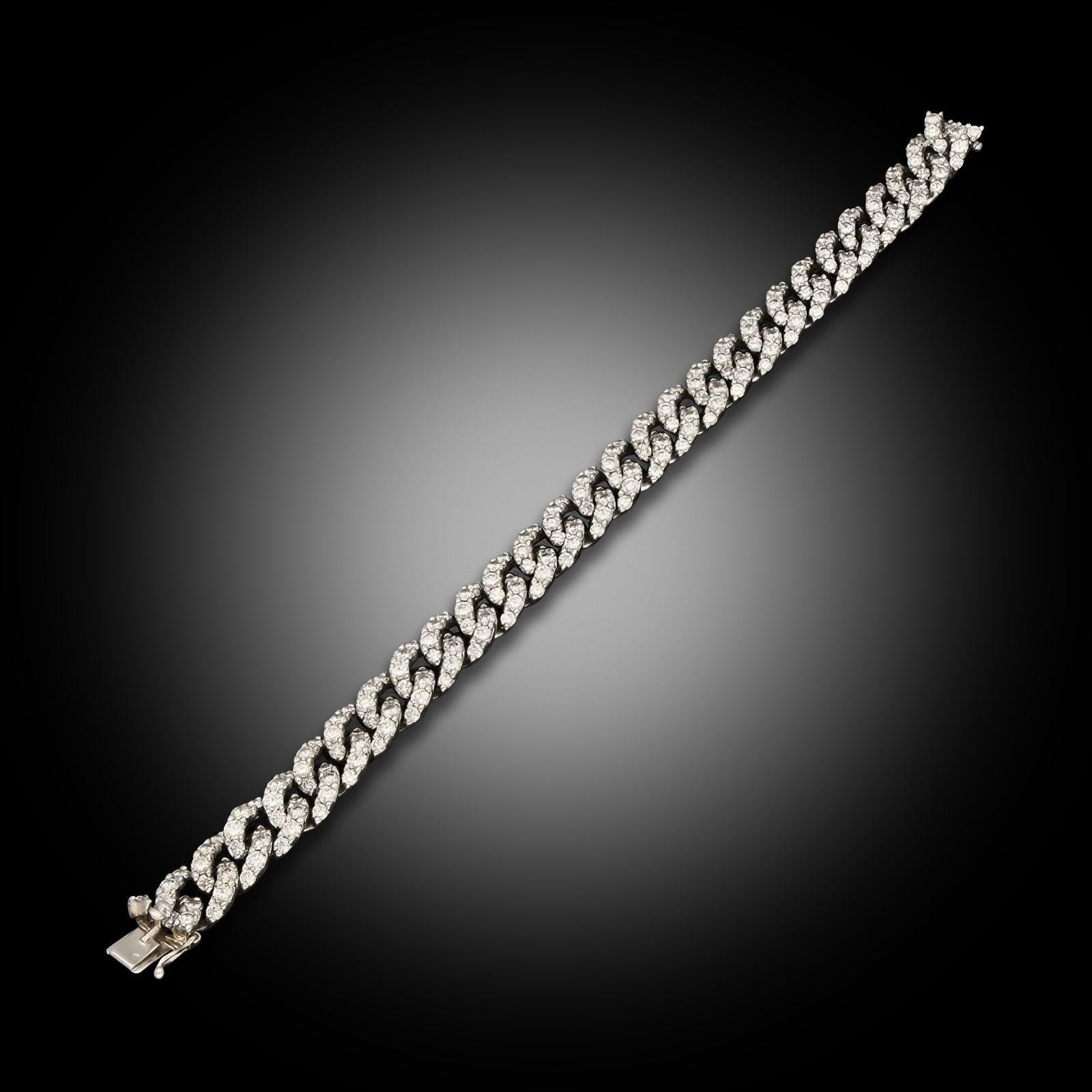 Bracelet vintage à maillons sertis de diamants, circa 1960 en vente 2