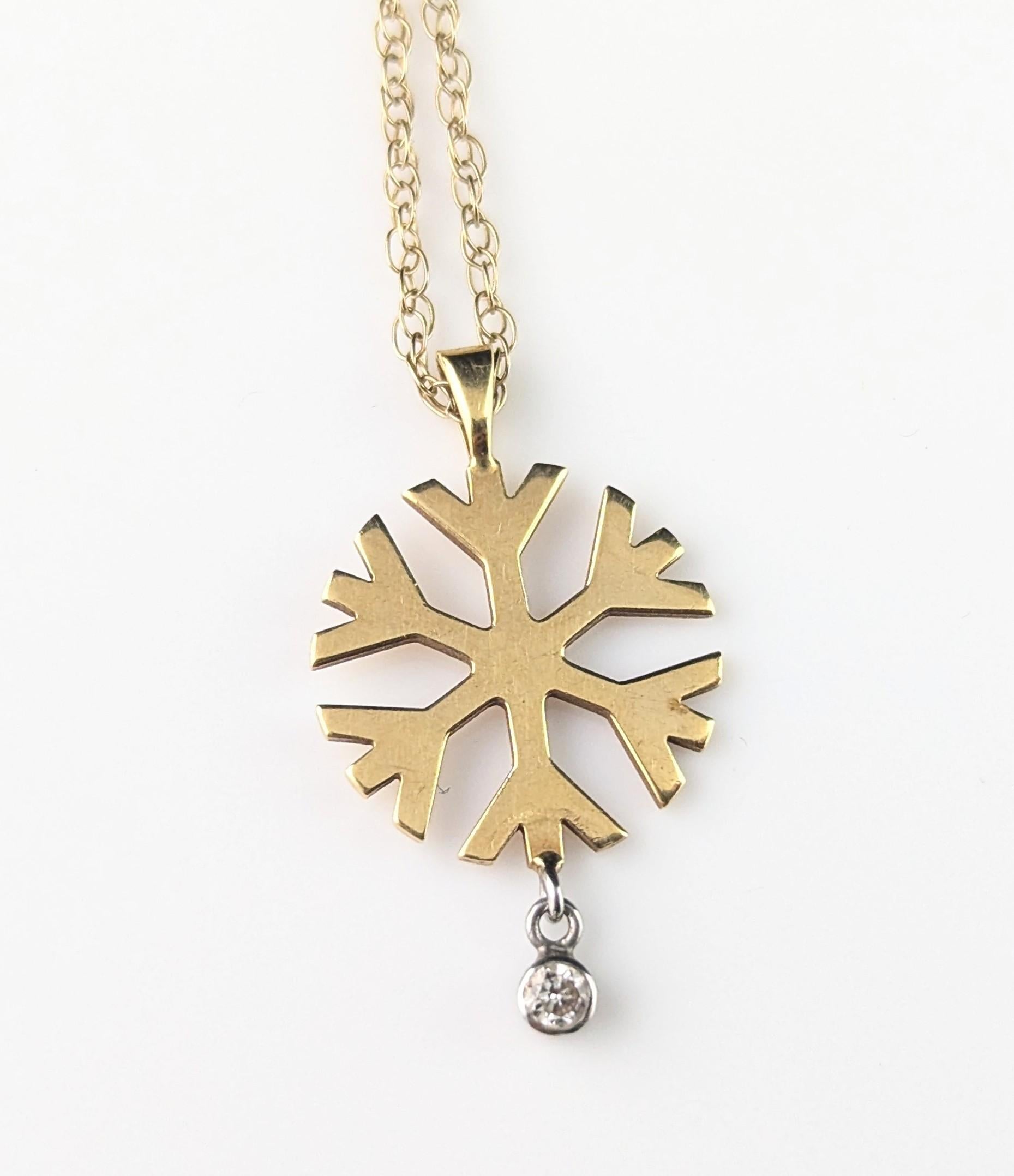 Vintage Diamond snowflake pendant, 18k gold, chain necklace For Sale 11