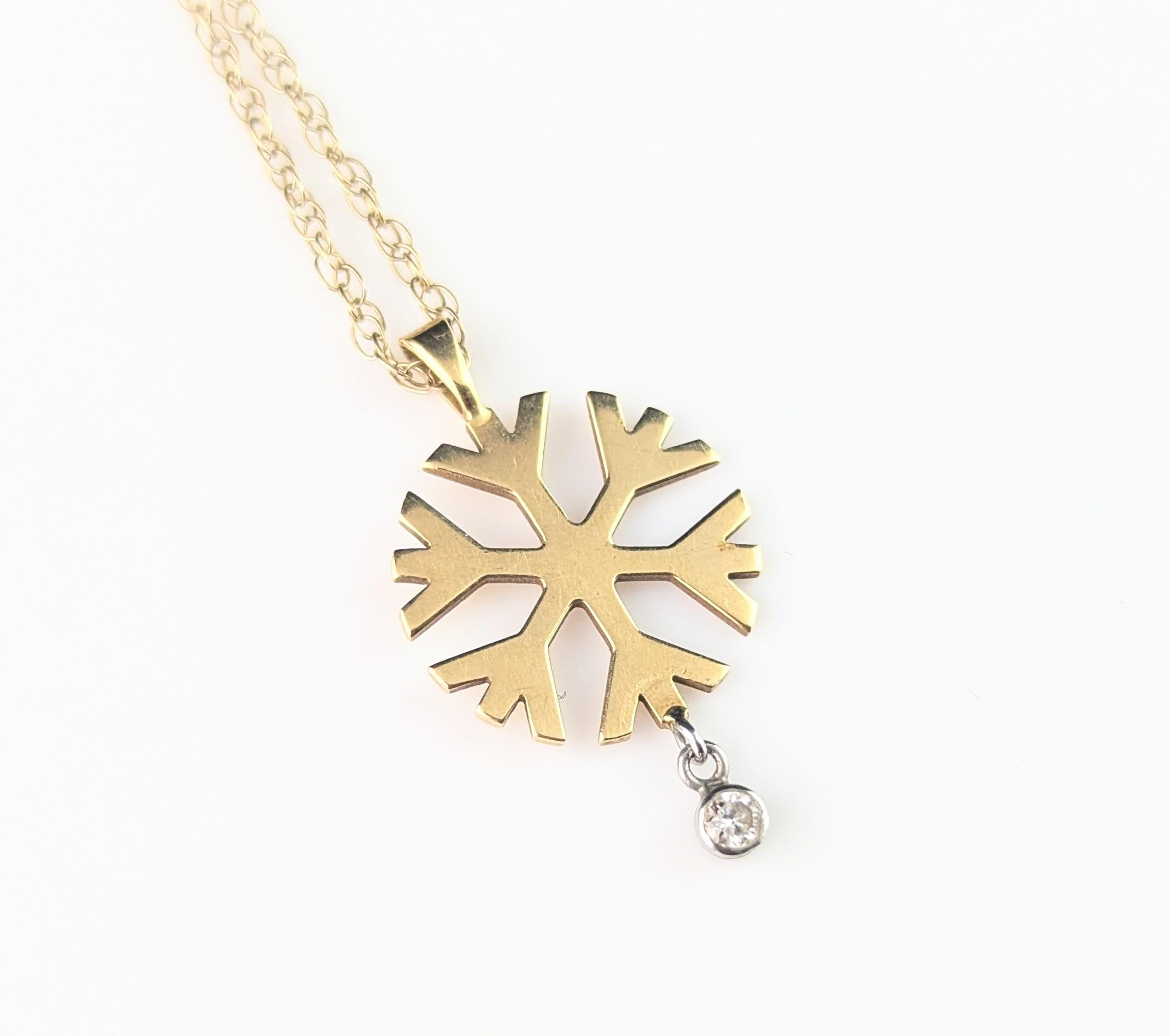 Vintage Diamond snowflake pendant, 18k gold, chain necklace For Sale 12