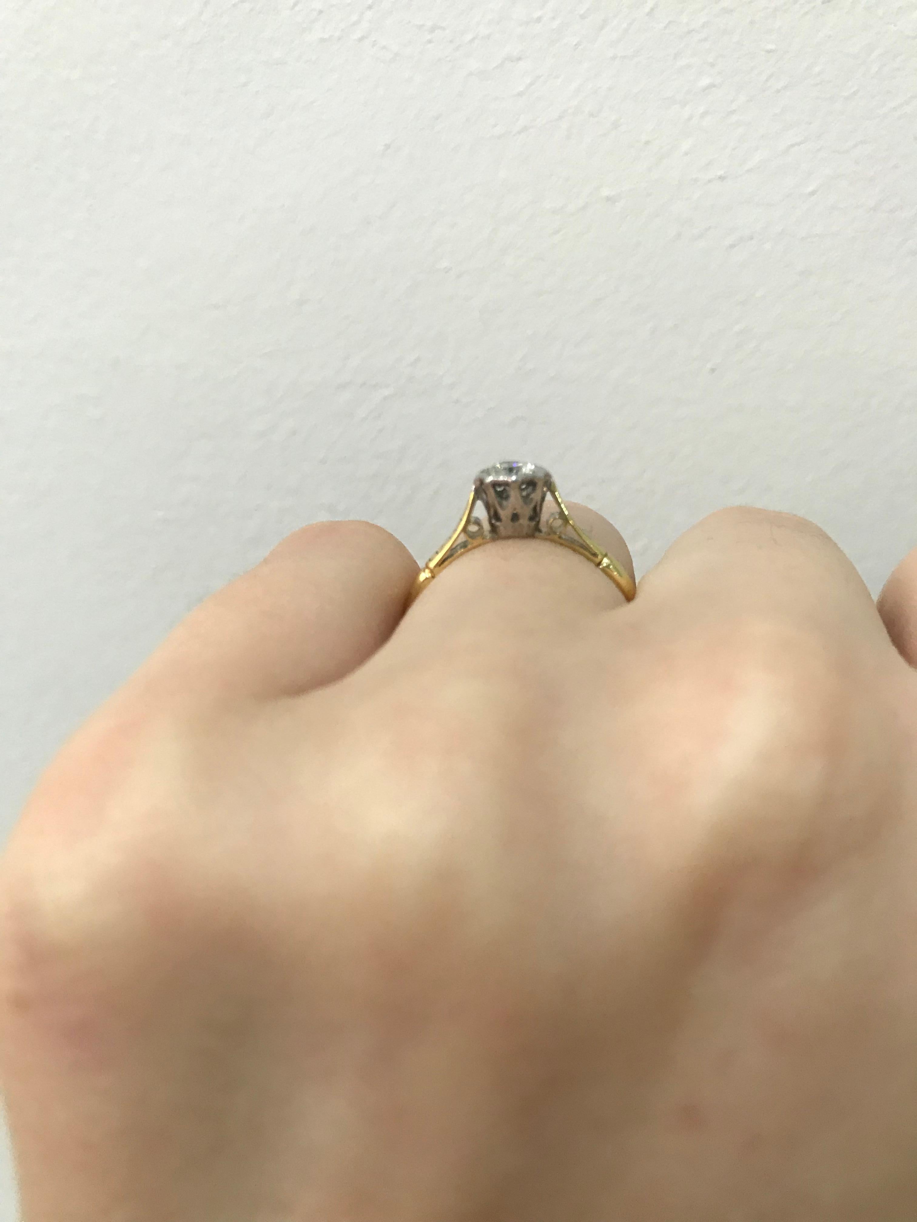 Women's or Men's Vintage Diamond Solitaire Engagement Ring, circa 1970s