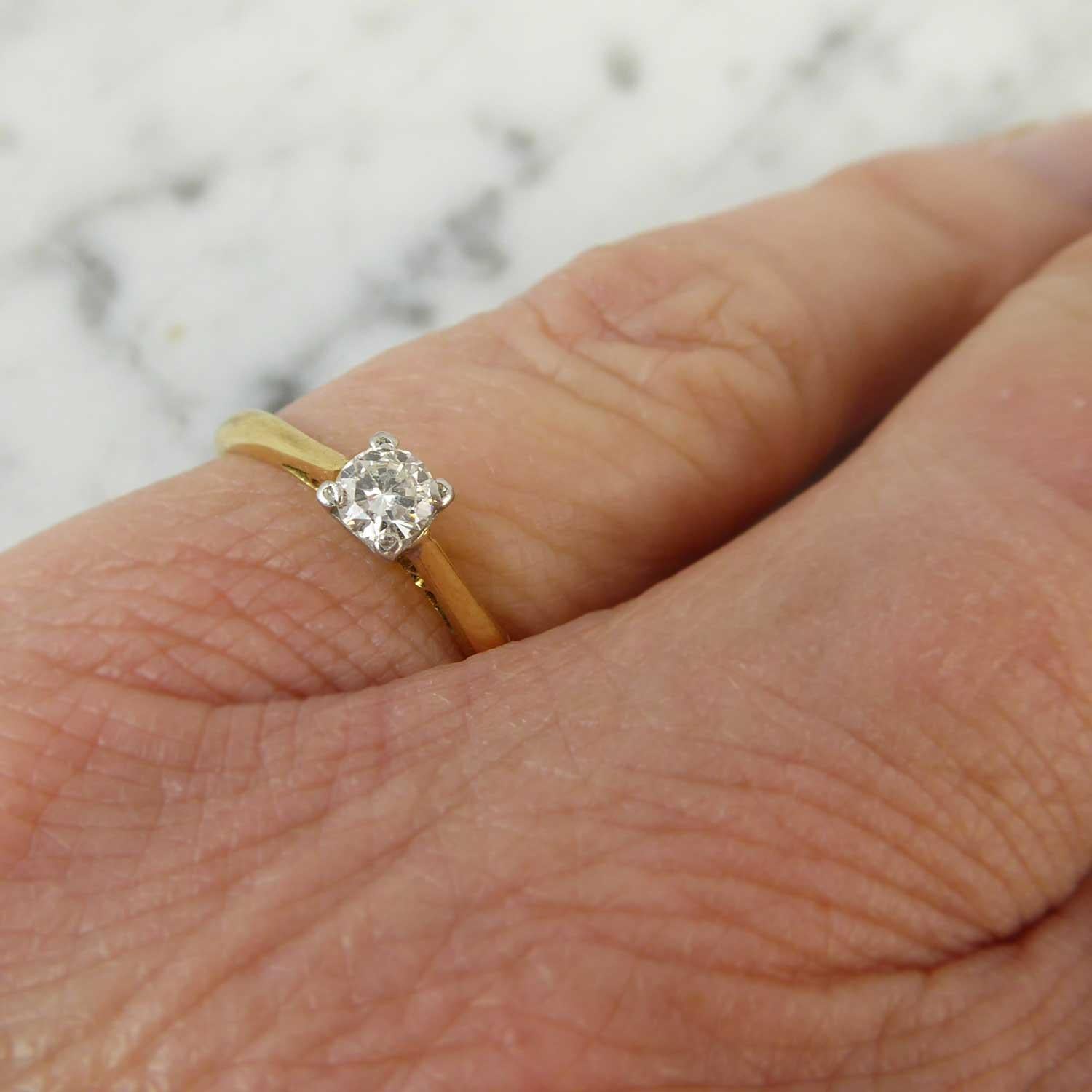 Vintage Diamond Solitaire Engagement Ring In Good Condition In Yorkshire, West Yorkshire