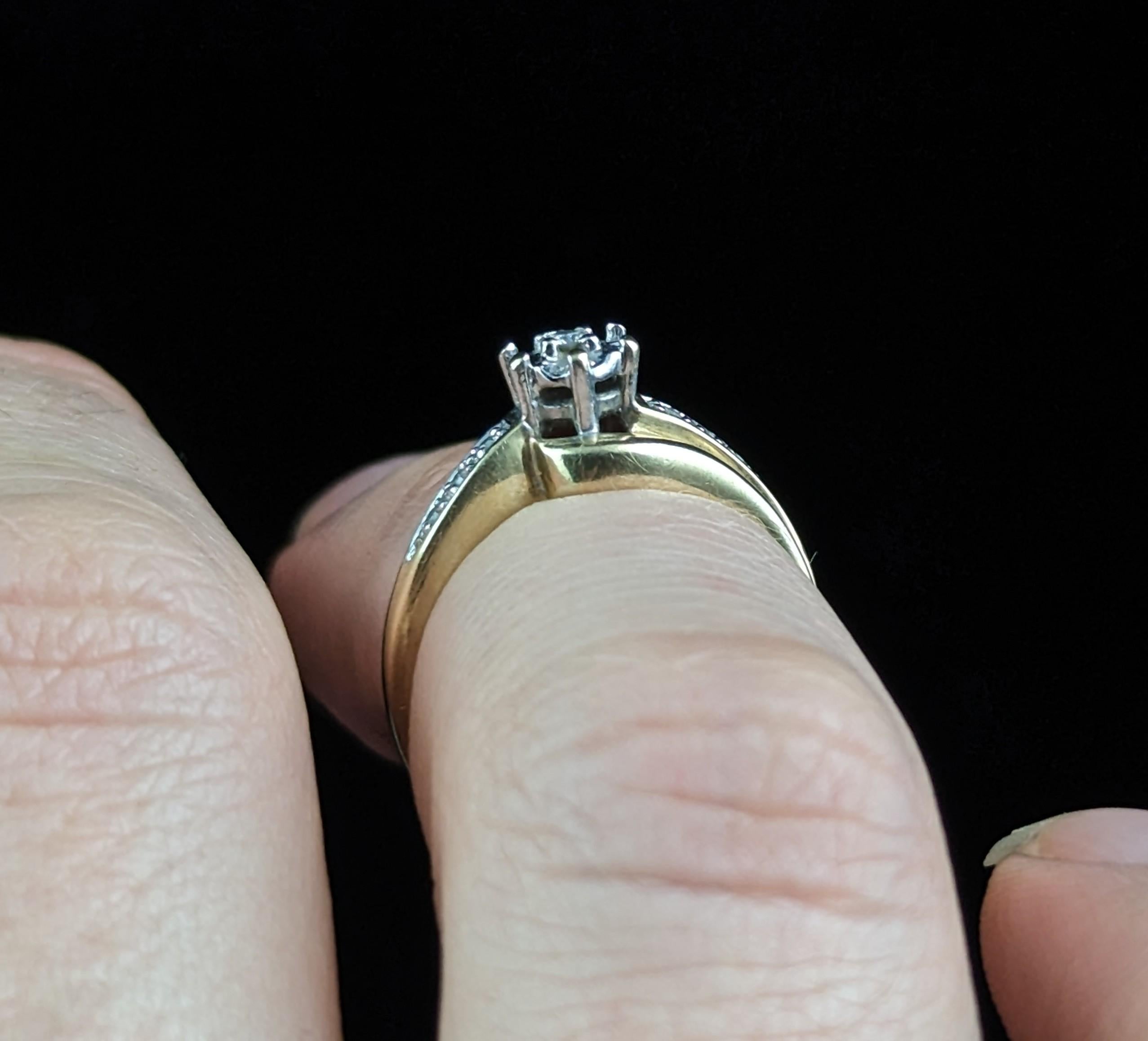 Vintage Diamond solitaire ring, 9k yellow gold, crossover  For Sale 3