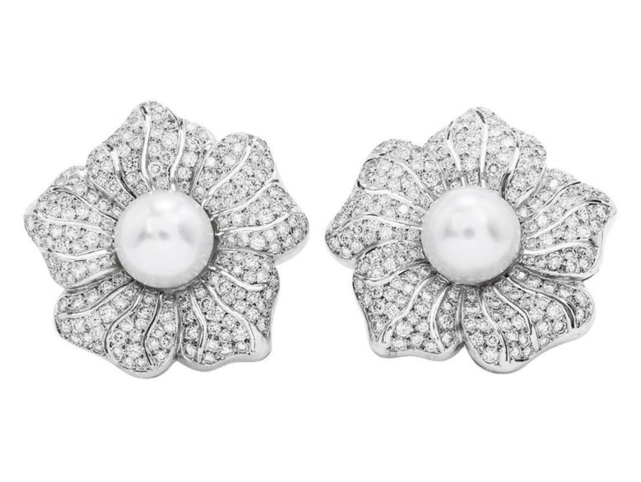 Vintage Diamond South Sea Pearl Flower 18K White Gold , Clip on / Collapsible post
Beautiful estate piece
The Earrings are composed of 2 finest 11  mm south sea pearl  with no blemishes on it ,  pearls of an incredibly high luster  
These earrings
