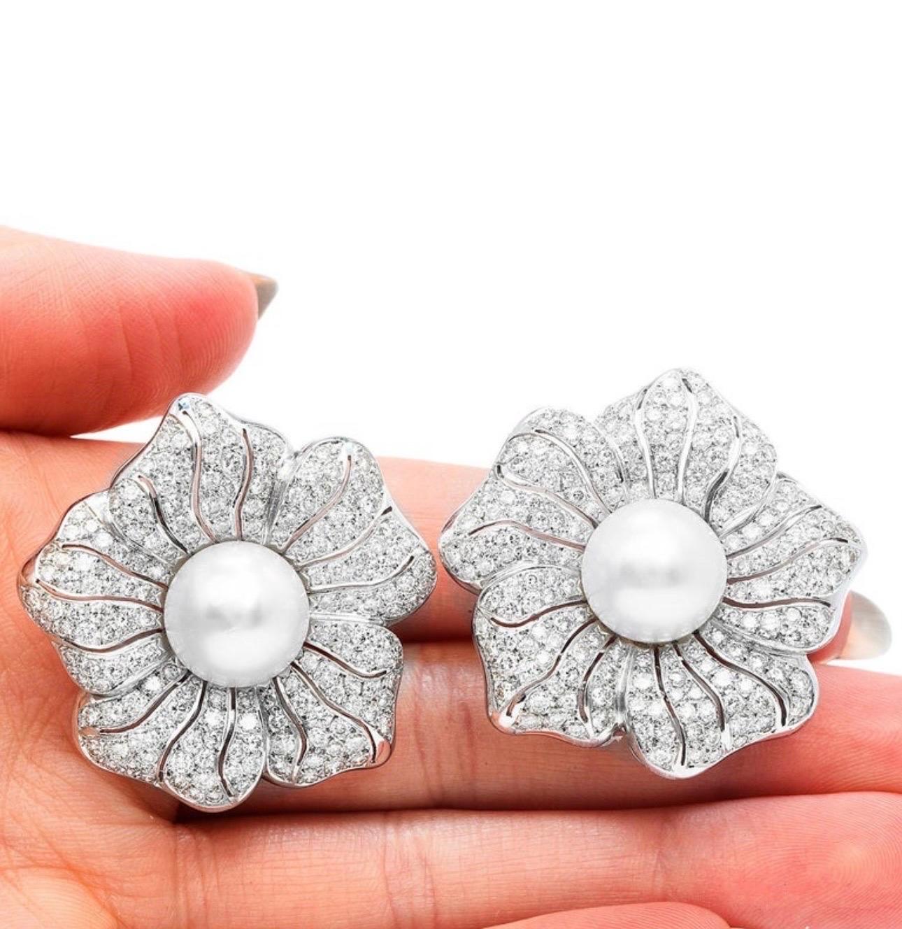 Round Cut Vintage Diamond South Sea Pearl Flower 18K White Gold , Clip on / Collapsible For Sale